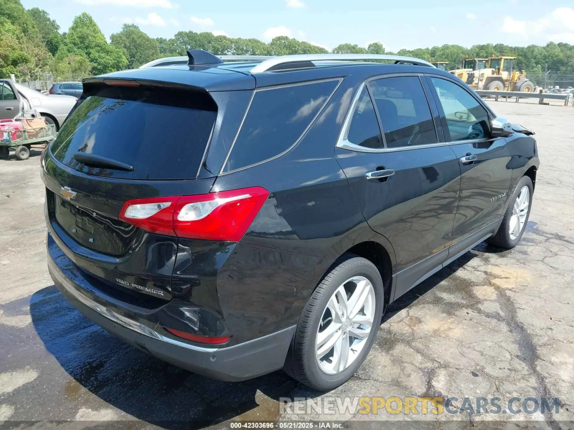4 Photograph of a damaged car 2GNAXXEV8M6143697 CHEVROLET EQUINOX 2021
