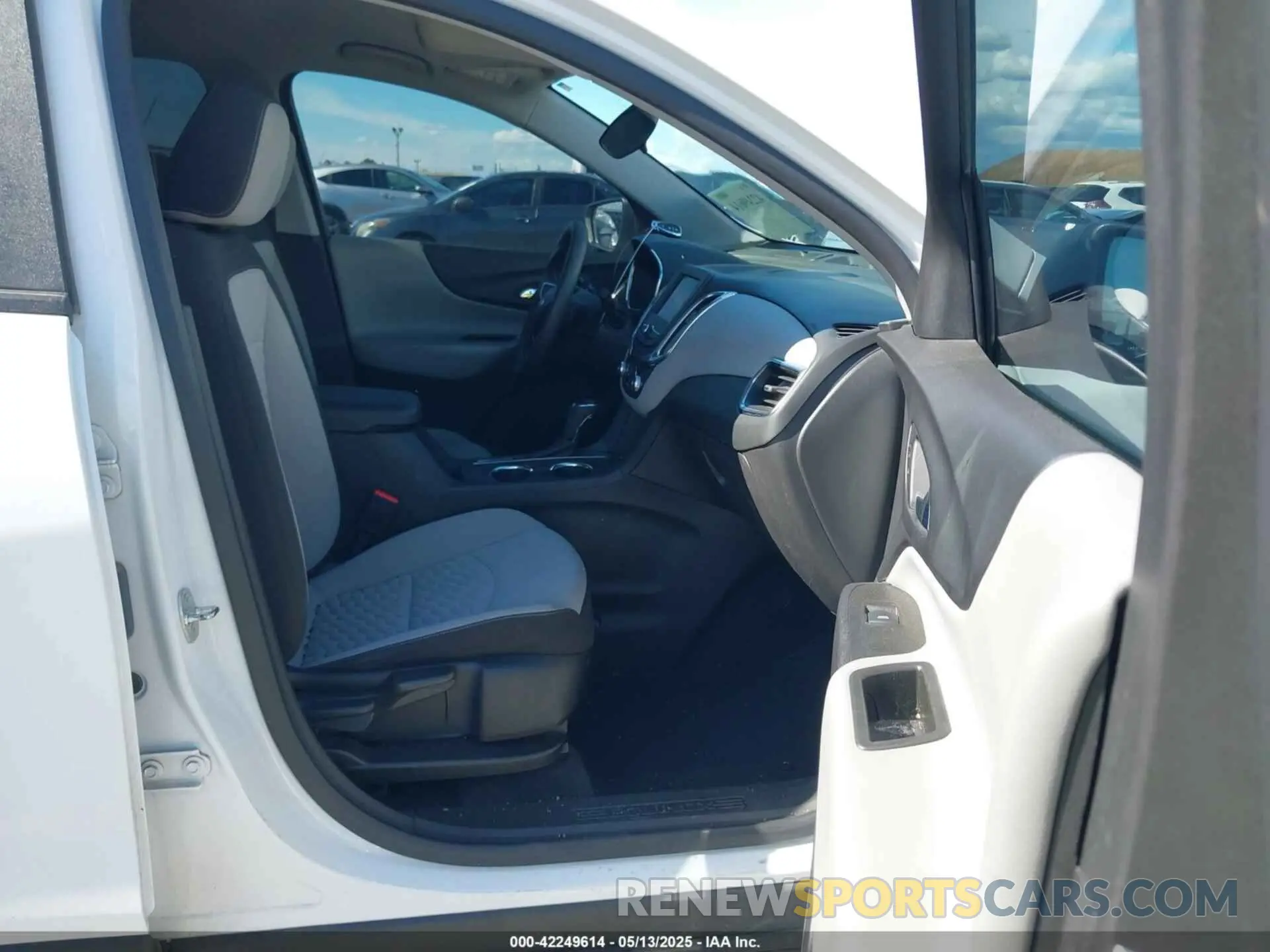5 Photograph of a damaged car 3GNAXHEV1MS139594 CHEVROLET EQUINOX 2021