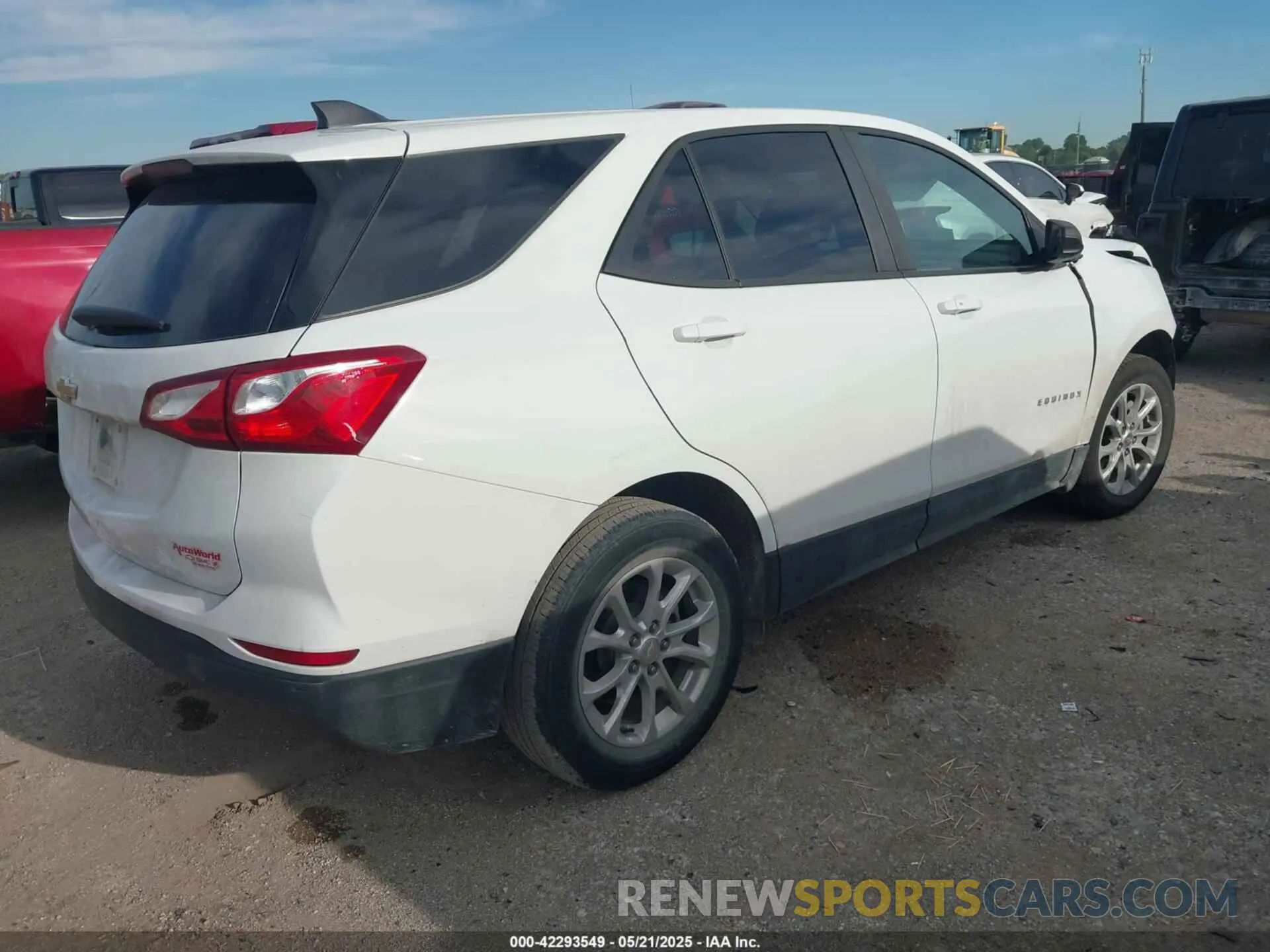 4 Photograph of a damaged car 3GNAXHEV1MS178038 CHEVROLET EQUINOX 2021