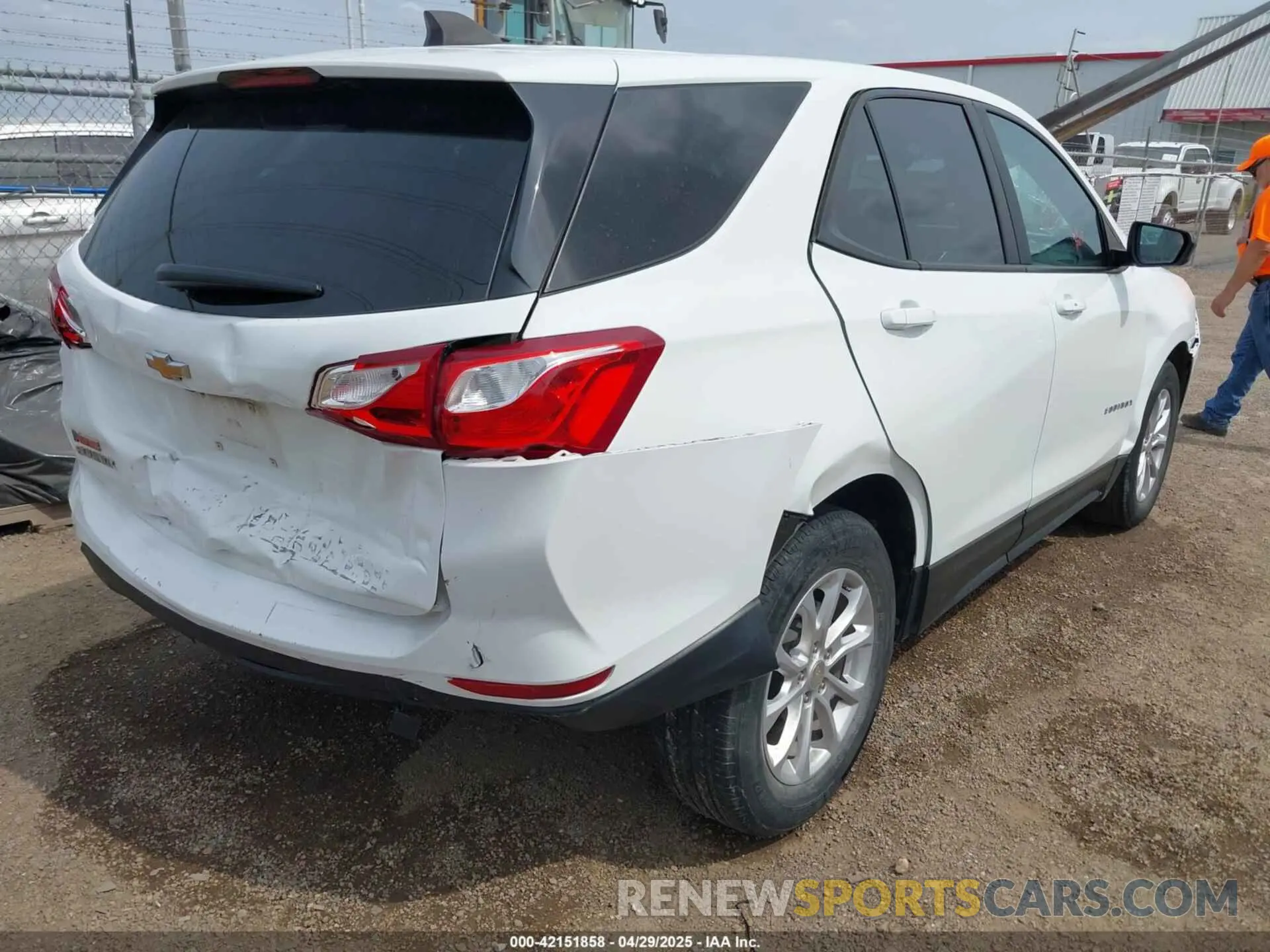 4 Photograph of a damaged car 3GNAXHEV2MS143993 CHEVROLET EQUINOX 2021