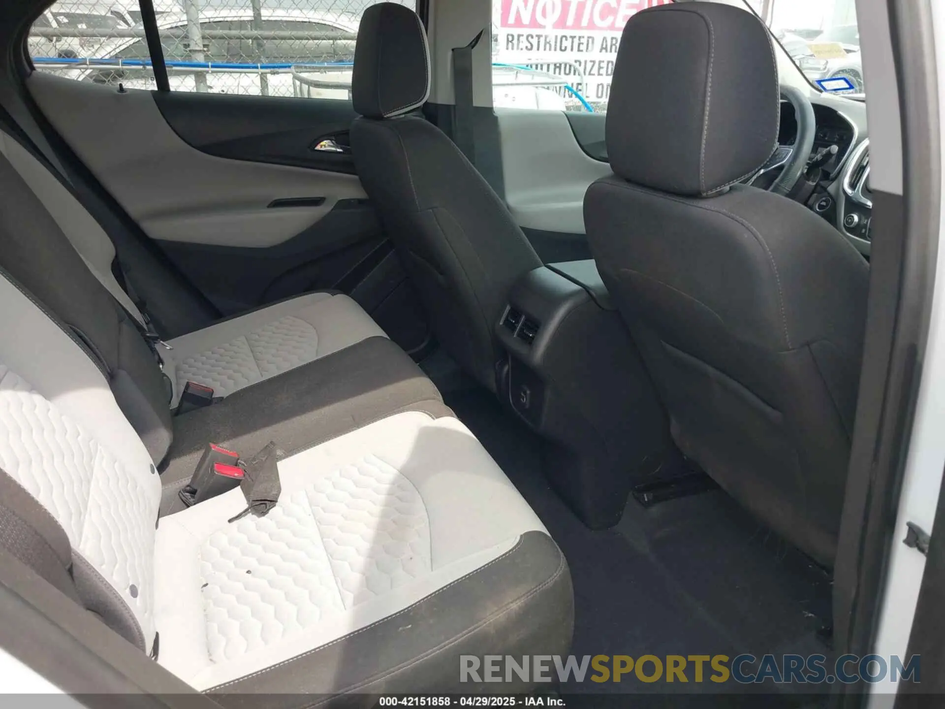 8 Photograph of a damaged car 3GNAXHEV2MS143993 CHEVROLET EQUINOX 2021