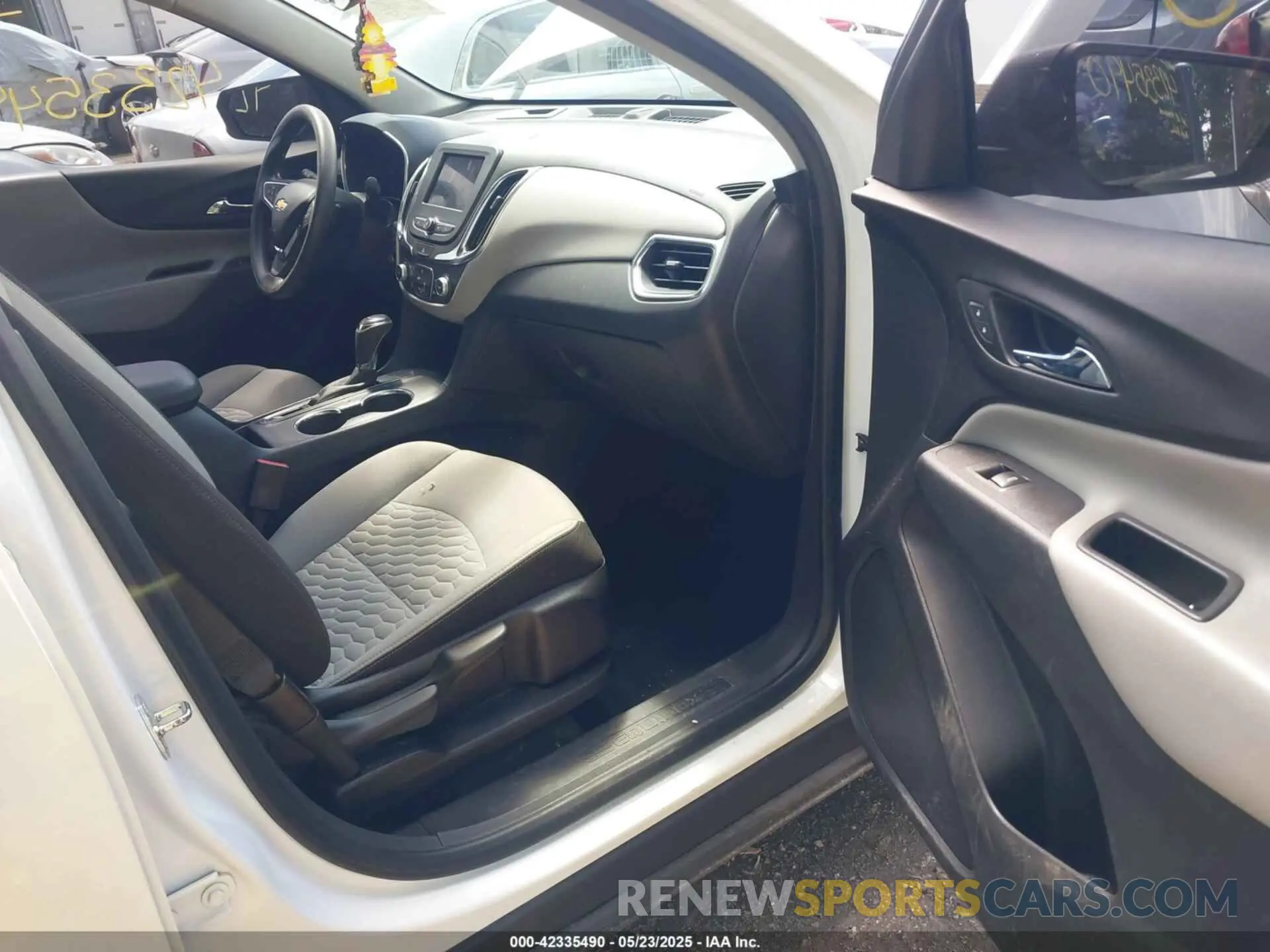 5 Photograph of a damaged car 3GNAXHEV9MS160516 CHEVROLET EQUINOX 2021
