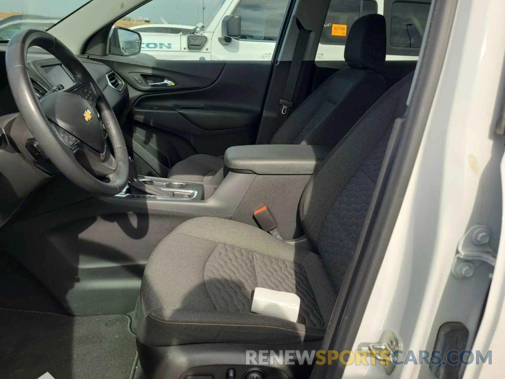 4 Photograph of a damaged car 3GNAXJEV3ML379344 CHEVROLET EQUINOX 2021