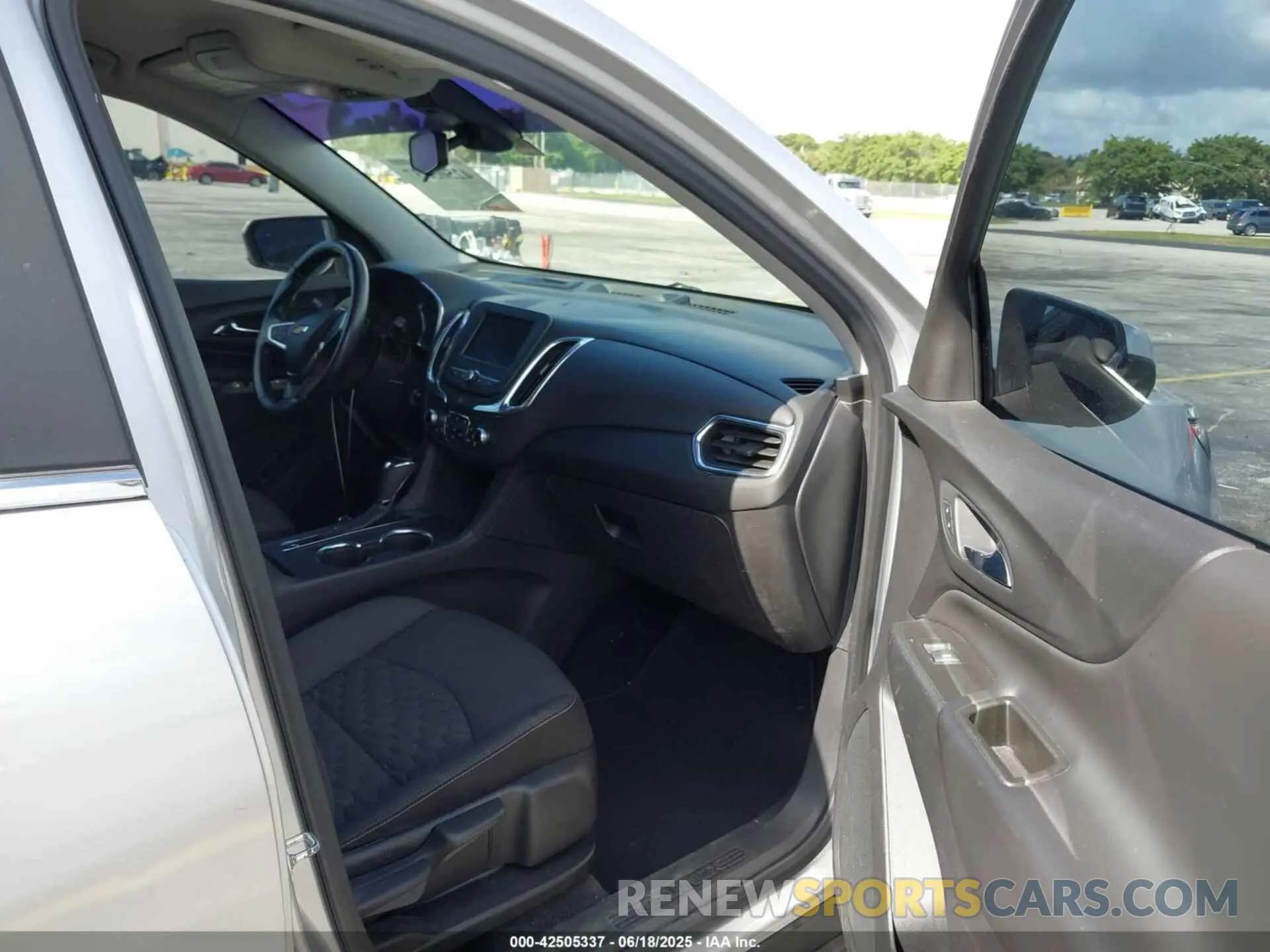 5 Photograph of a damaged car 3GNAXJEV4MS161015 CHEVROLET EQUINOX 2021