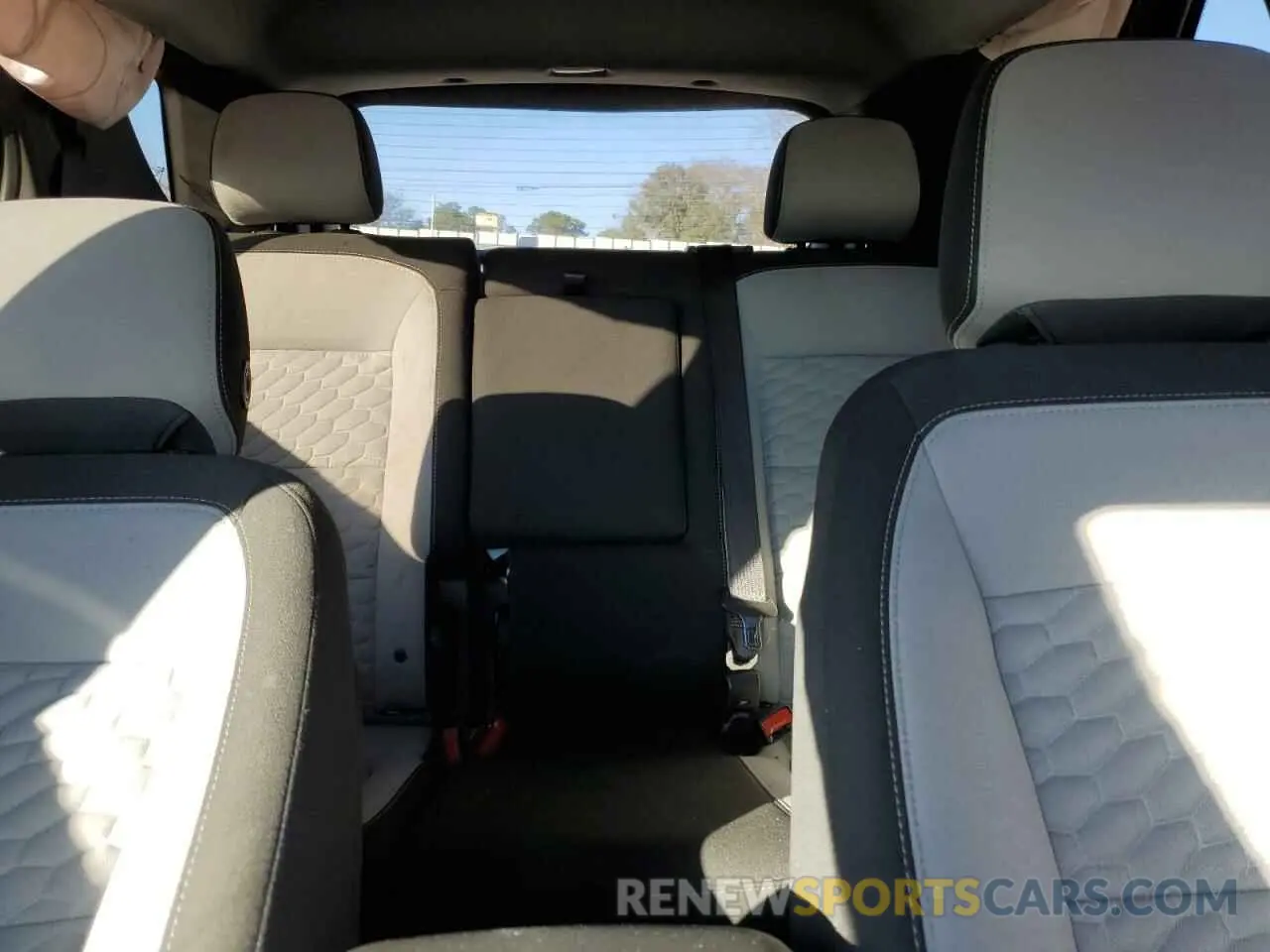 10 Photograph of a damaged car 3GNAXKEV4ML336461 CHEVROLET EQUINOX 2021