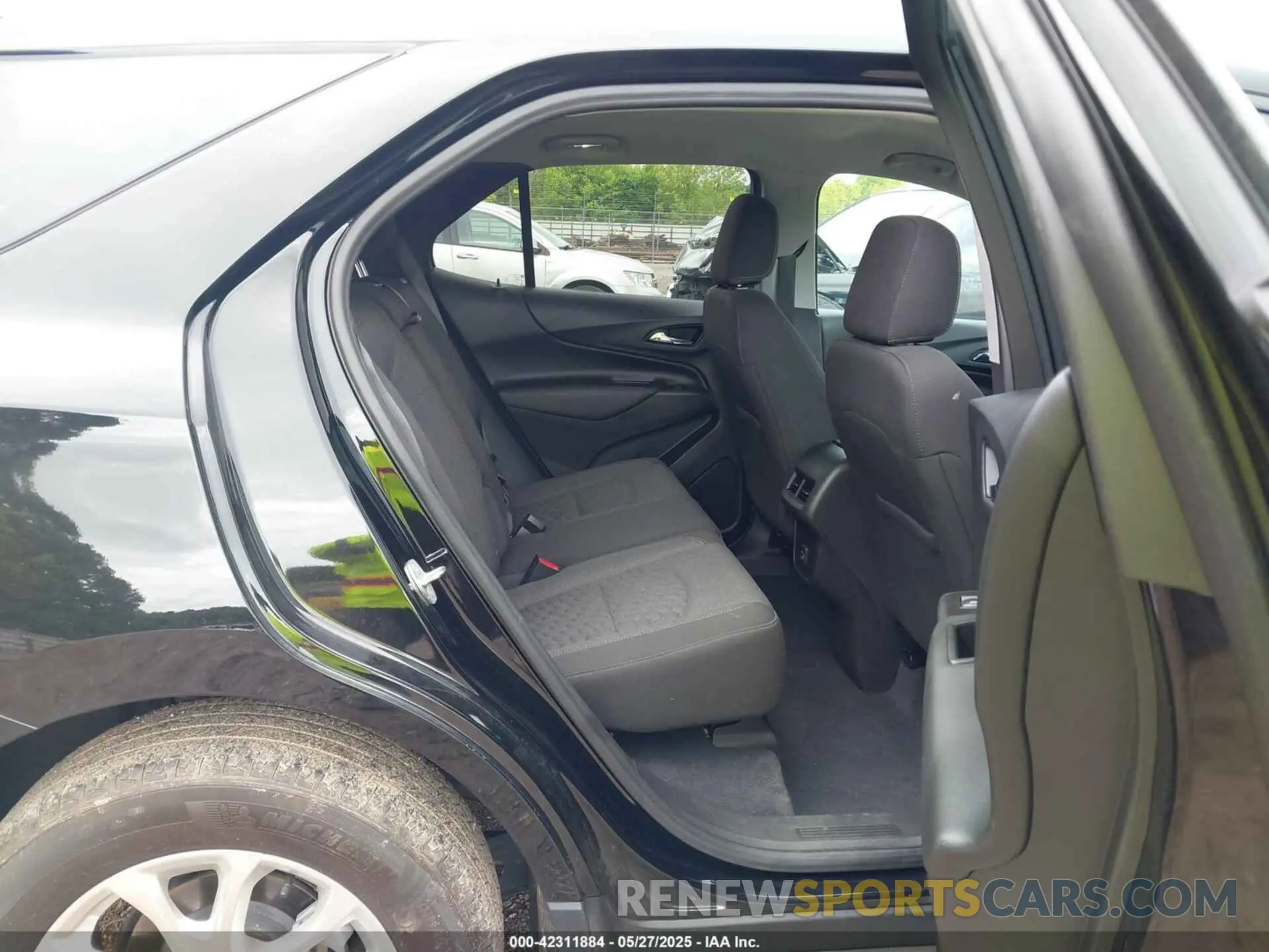 8 Photograph of a damaged car 3GNAXKEV4ML398488 CHEVROLET EQUINOX 2021