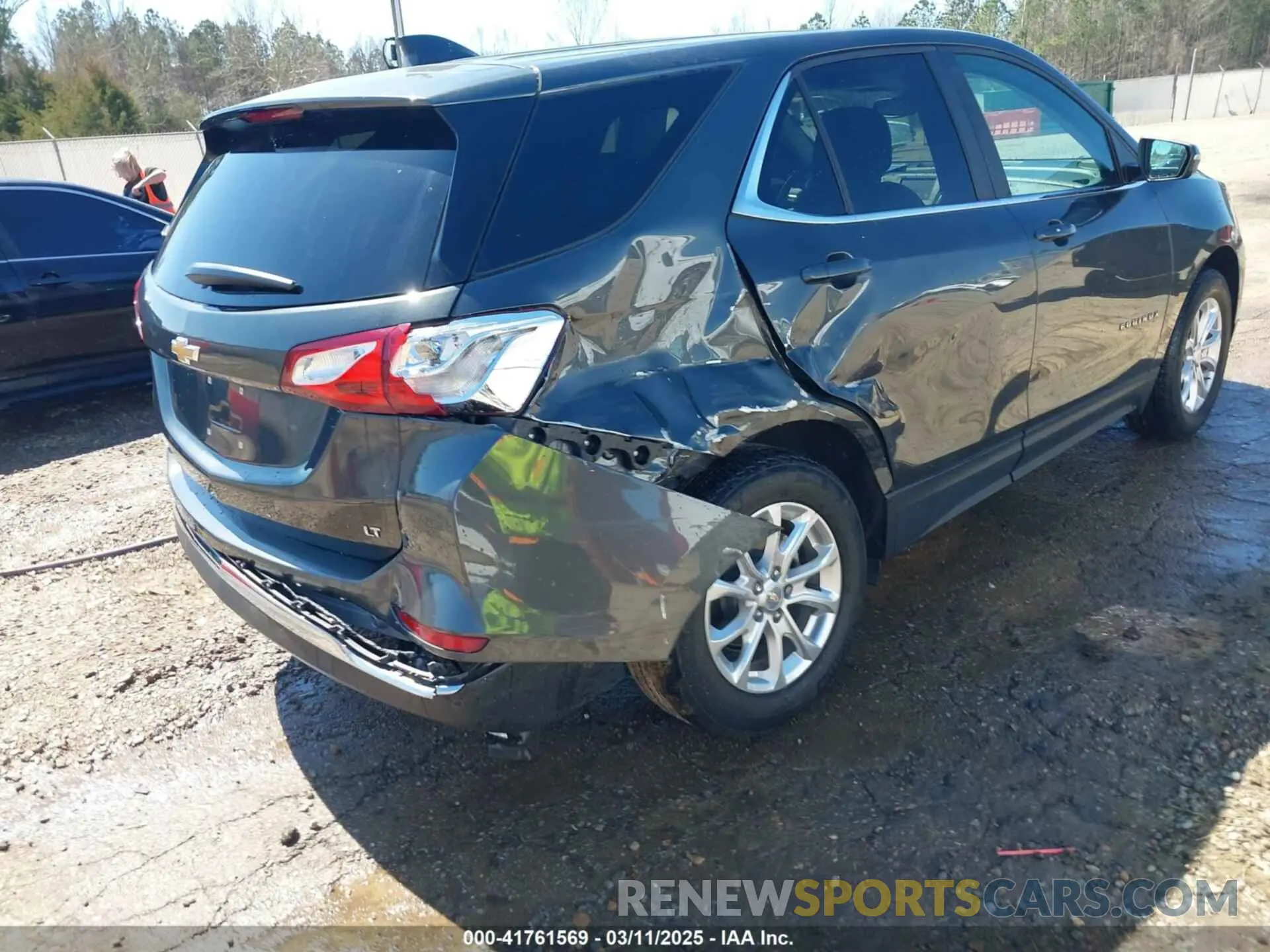 17 Photograph of a damaged car 3GNAXKEV5ML313271 CHEVROLET EQUINOX 2021