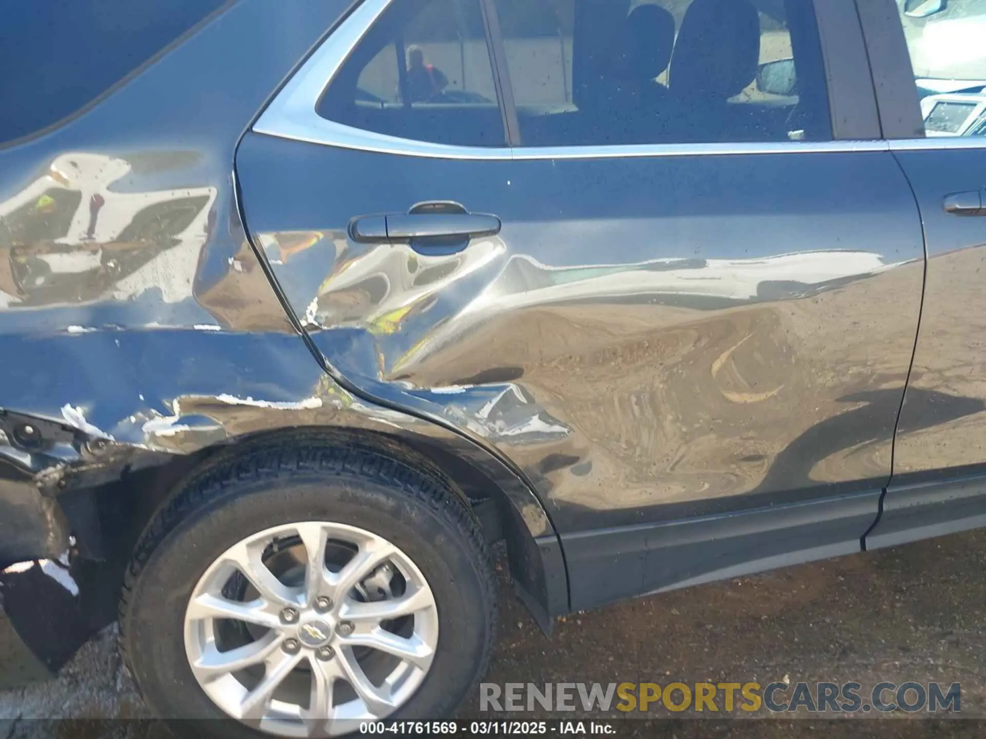 18 Photograph of a damaged car 3GNAXKEV5ML313271 CHEVROLET EQUINOX 2021