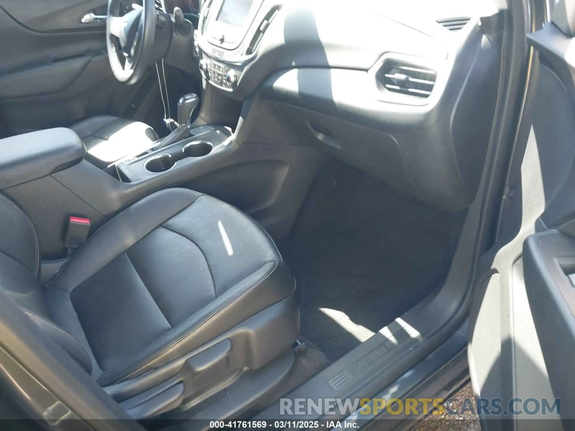 5 Photograph of a damaged car 3GNAXKEV5ML313271 CHEVROLET EQUINOX 2021