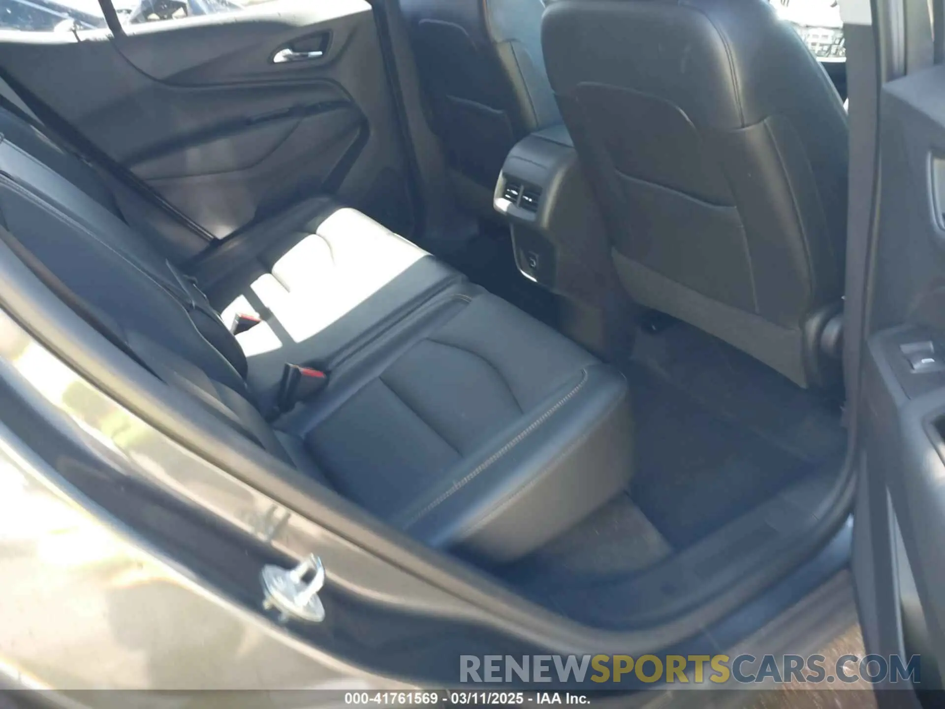 8 Photograph of a damaged car 3GNAXKEV5ML313271 CHEVROLET EQUINOX 2021