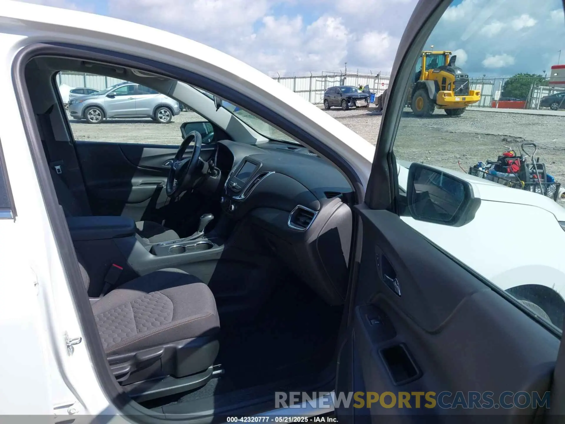 5 Photograph of a damaged car 3GNAXKEV5MS158629 CHEVROLET EQUINOX 2021