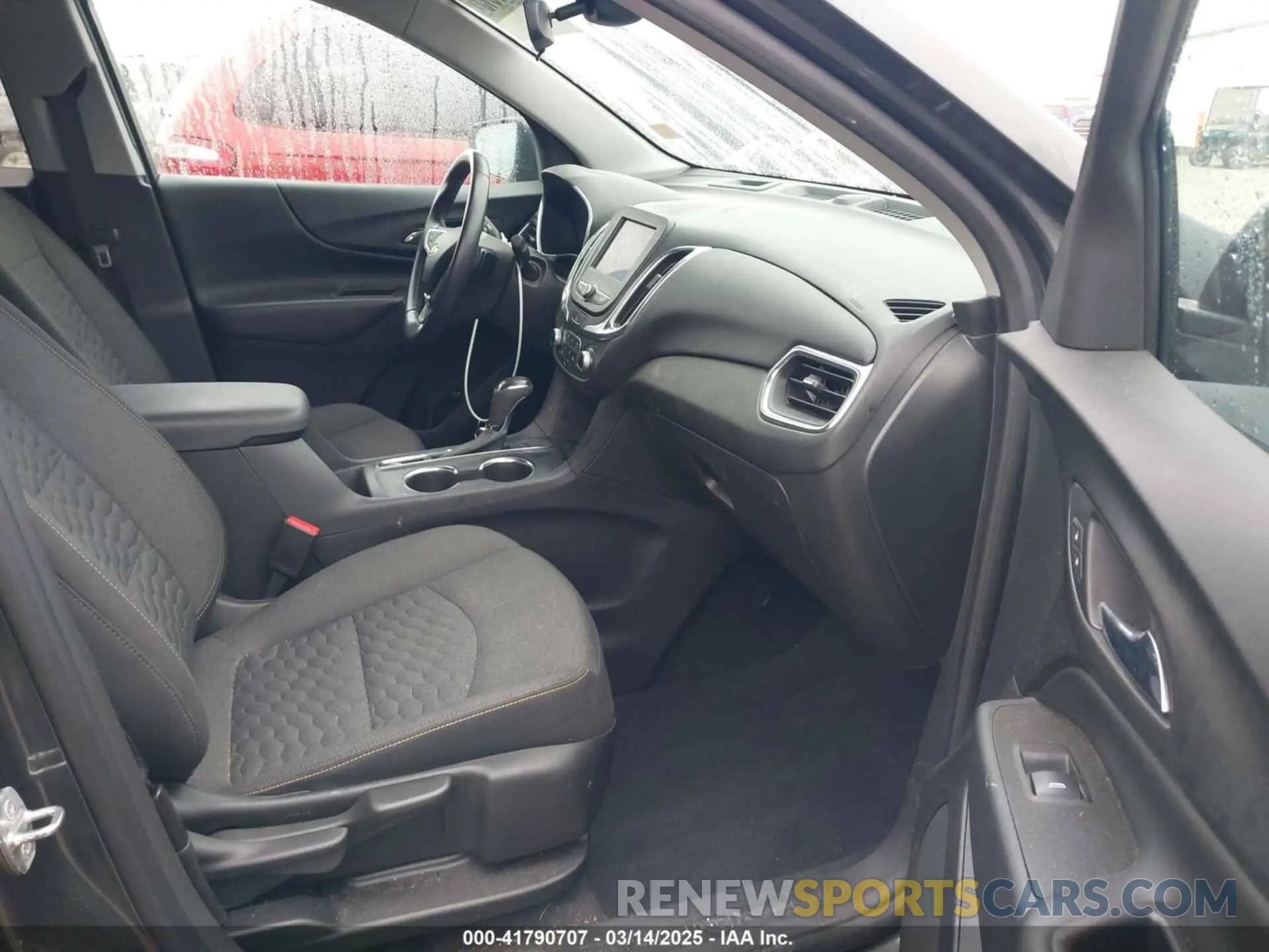 5 Photograph of a damaged car 3GNAXKEV8ML356664 CHEVROLET EQUINOX 2021