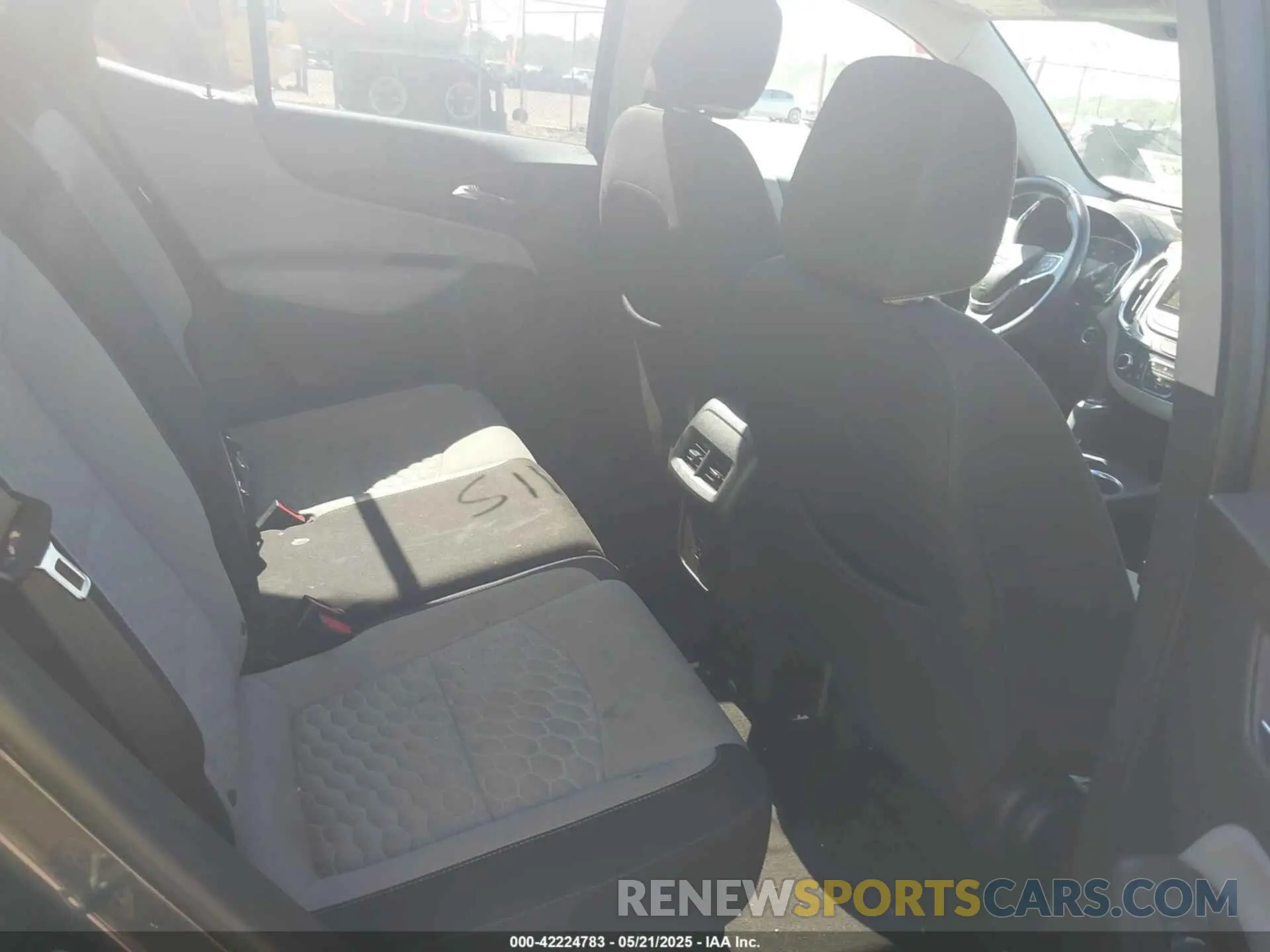 8 Photograph of a damaged car 3GNAXKEVXML364183 CHEVROLET EQUINOX 2021