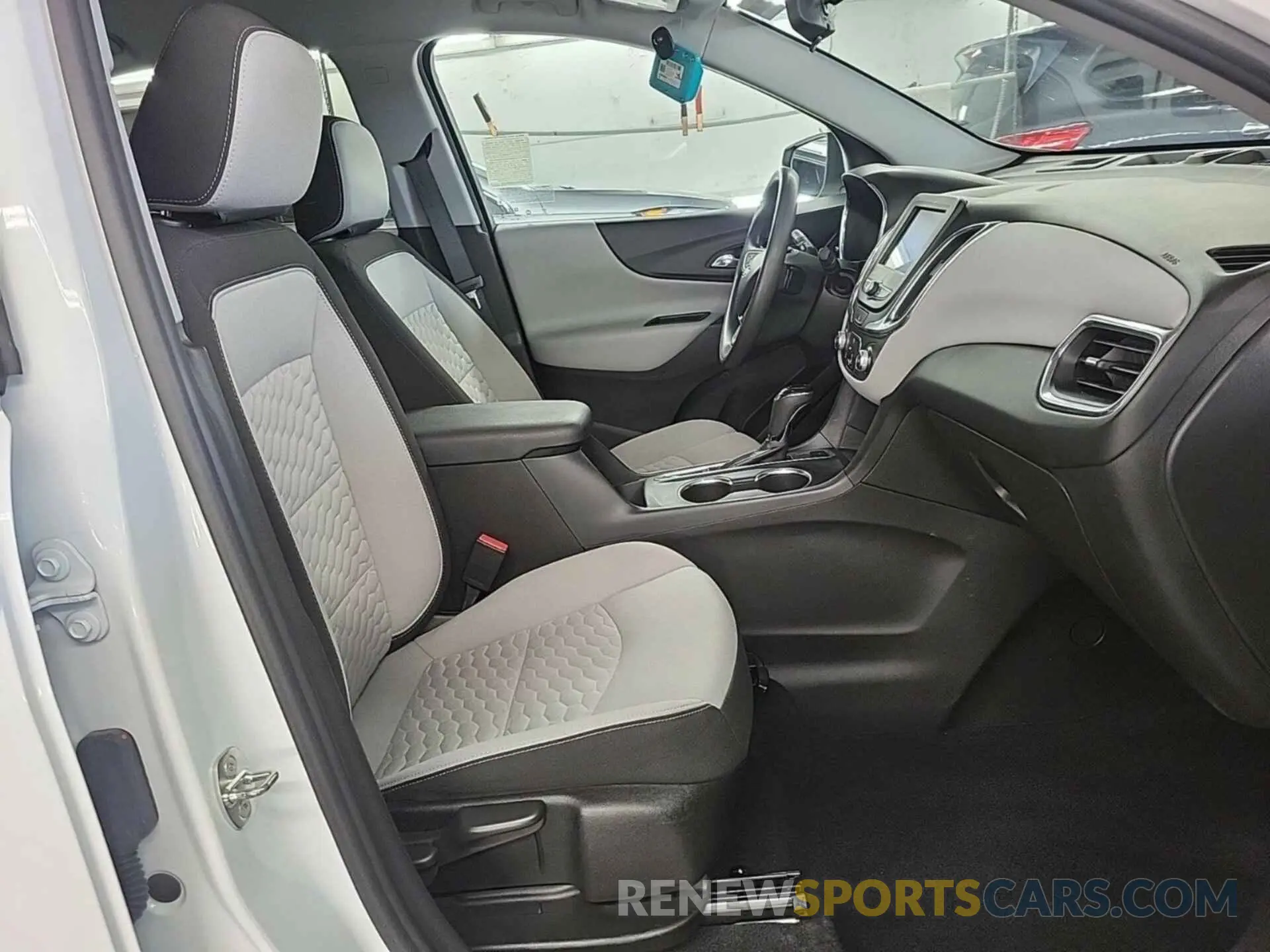 5 Photograph of a damaged car 3GNAXSEV5MS170327 CHEVROLET EQUINOX 2021