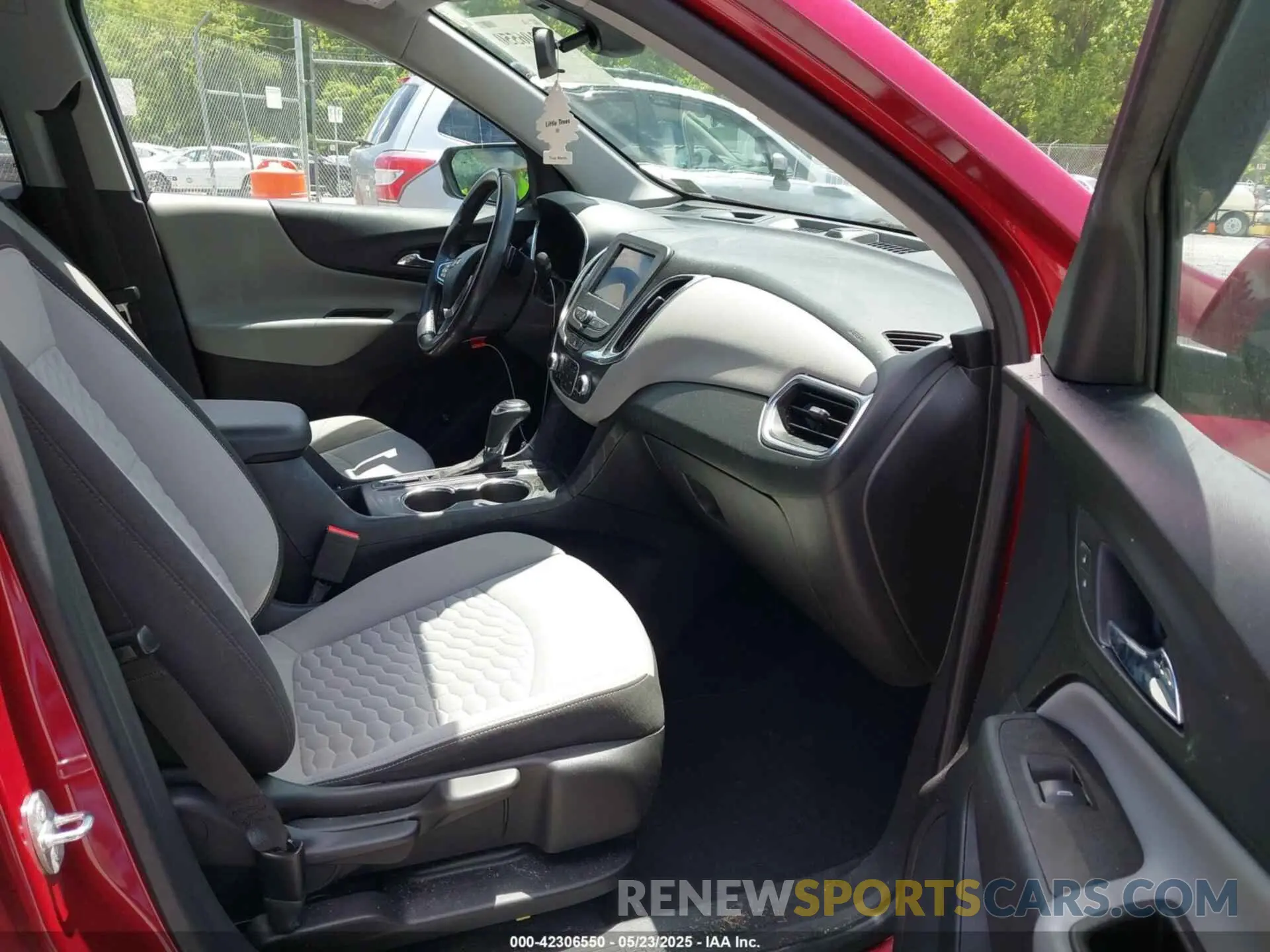 5 Фотография поврежденного автомобиля 3GNAXUEV0ML345556 CHEVROLET EQUINOX 2021