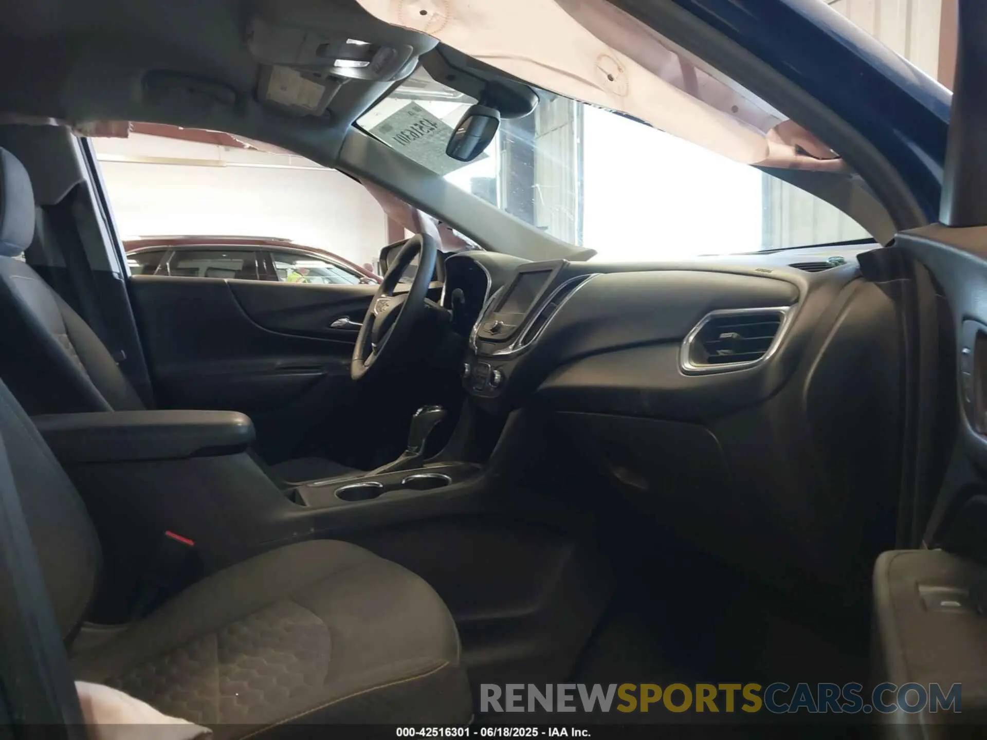 5 Photograph of a damaged car 3GNAXUEV0ML403245 CHEVROLET EQUINOX 2021