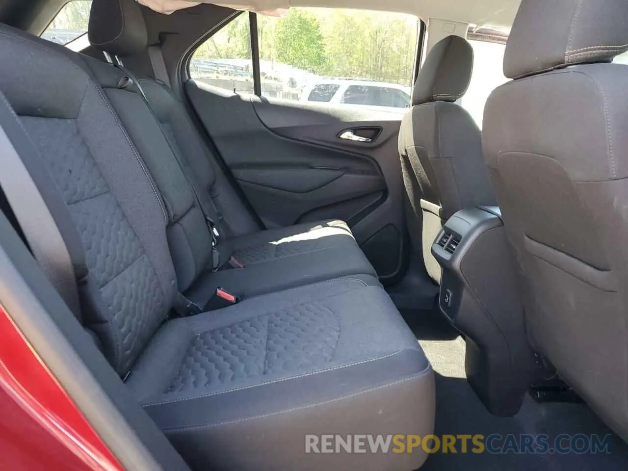 11 Photograph of a damaged car 3GNAXUEV2ML320769 CHEVROLET EQUINOX 2021