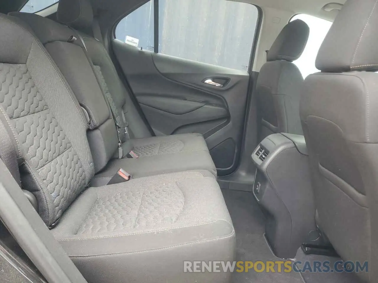 11 Photograph of a damaged car 3GNAXUEV2ML368045 CHEVROLET EQUINOX 2021