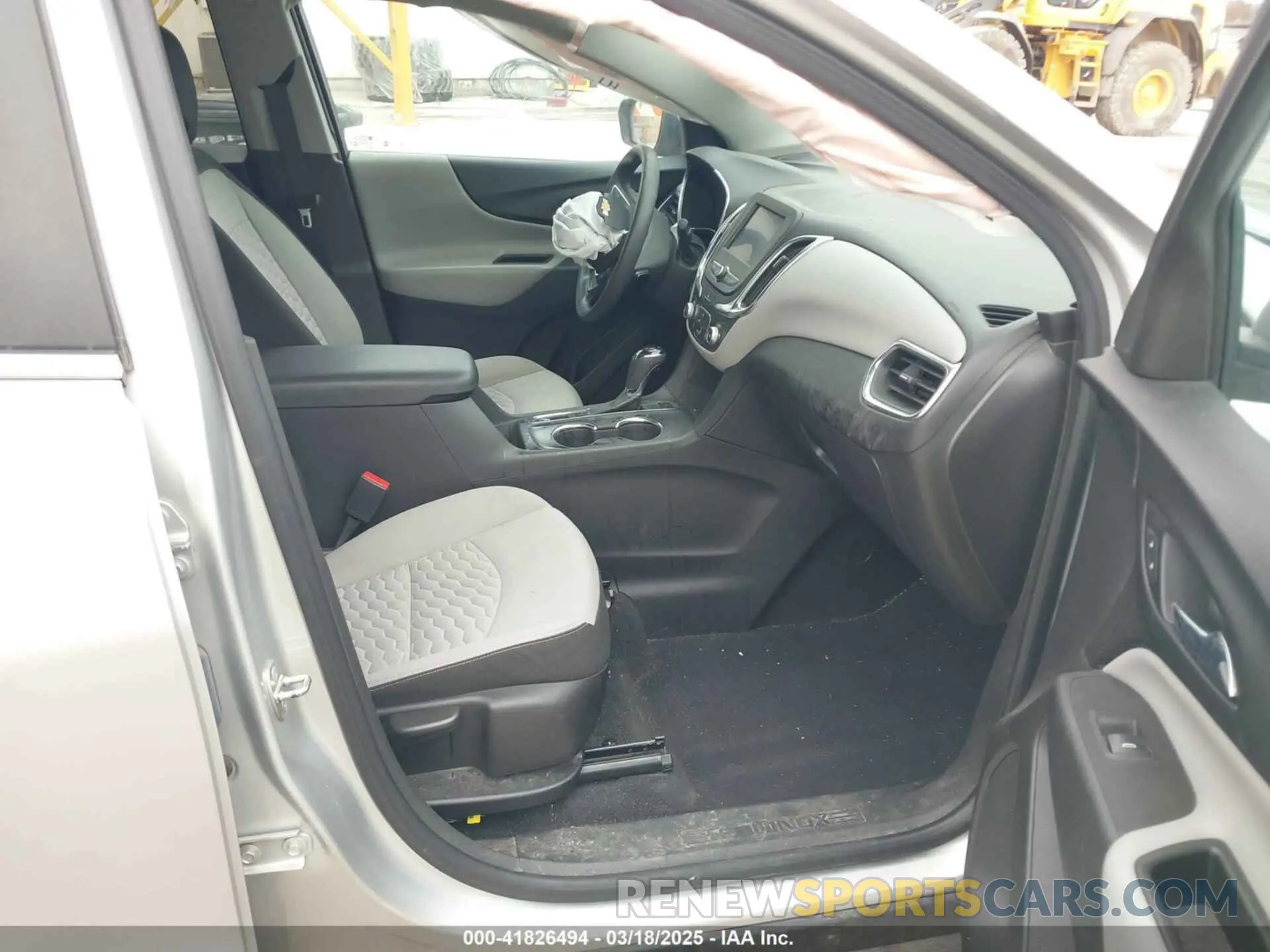 5 Photograph of a damaged car 3GNAXUEV3MS133823 CHEVROLET EQUINOX 2021