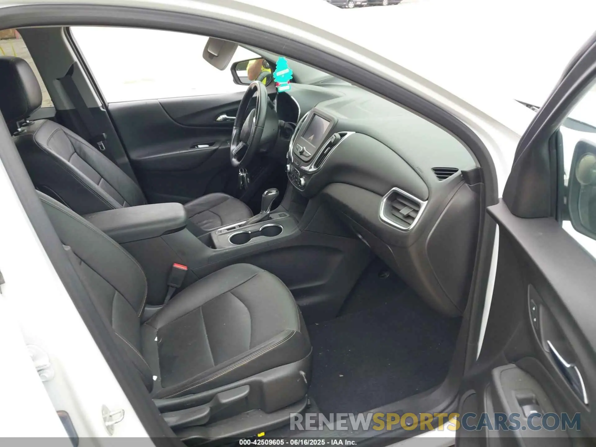 5 Photograph of a damaged car 3GNAXUEV4MS107621 CHEVROLET EQUINOX 2021