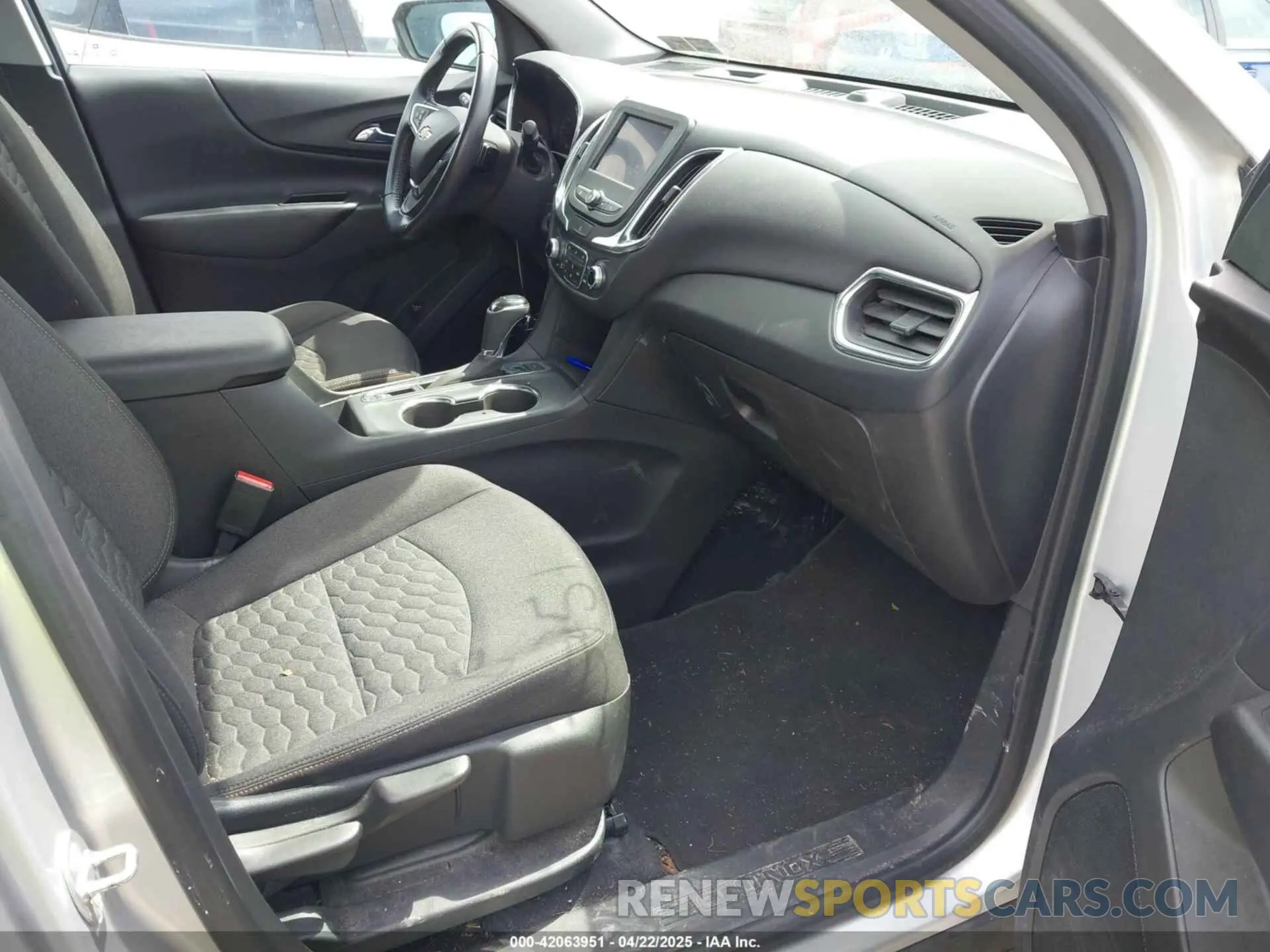 5 Фотография поврежденного автомобиля 3GNAXUEV4MS110373 CHEVROLET EQUINOX 2021