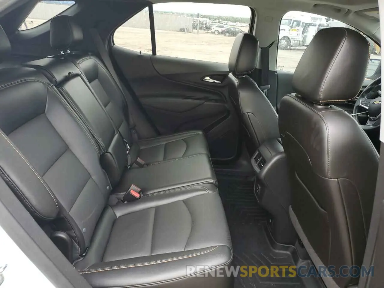 11 Photograph of a damaged car 3GNAXUEV5ML348727 CHEVROLET EQUINOX 2021
