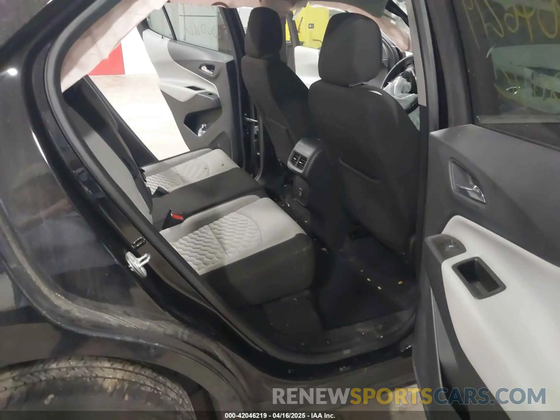 8 Photograph of a damaged car 3GNAXUEV7ML399047 CHEVROLET EQUINOX 2021