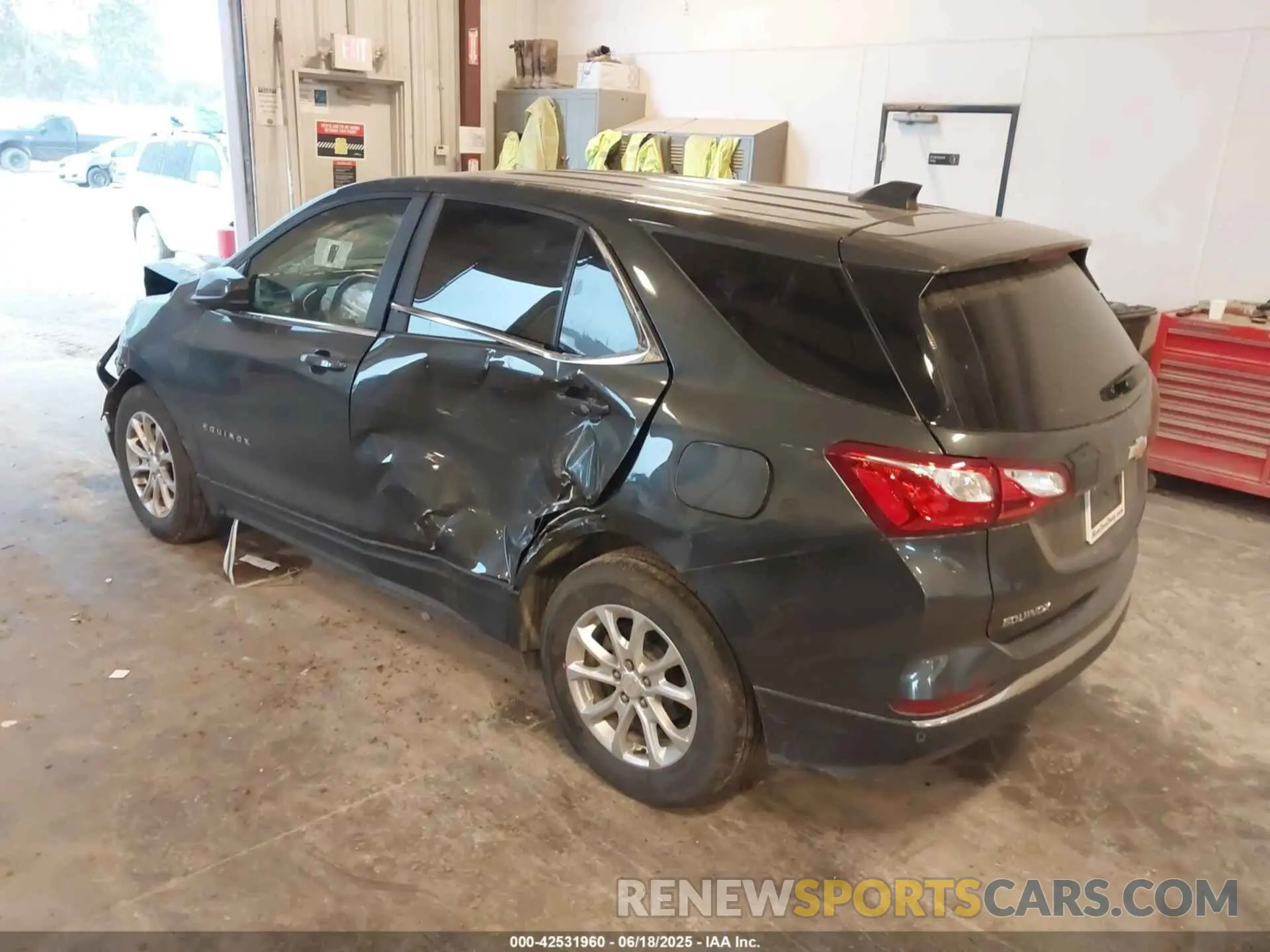3 Photograph of a damaged car 3GNAXUEV8ML351458 CHEVROLET EQUINOX 2021