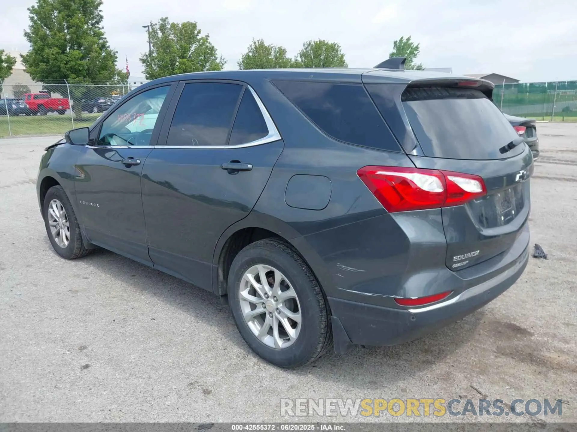 3 Photograph of a damaged car 3GNAXUEV8ML354179 CHEVROLET EQUINOX 2021