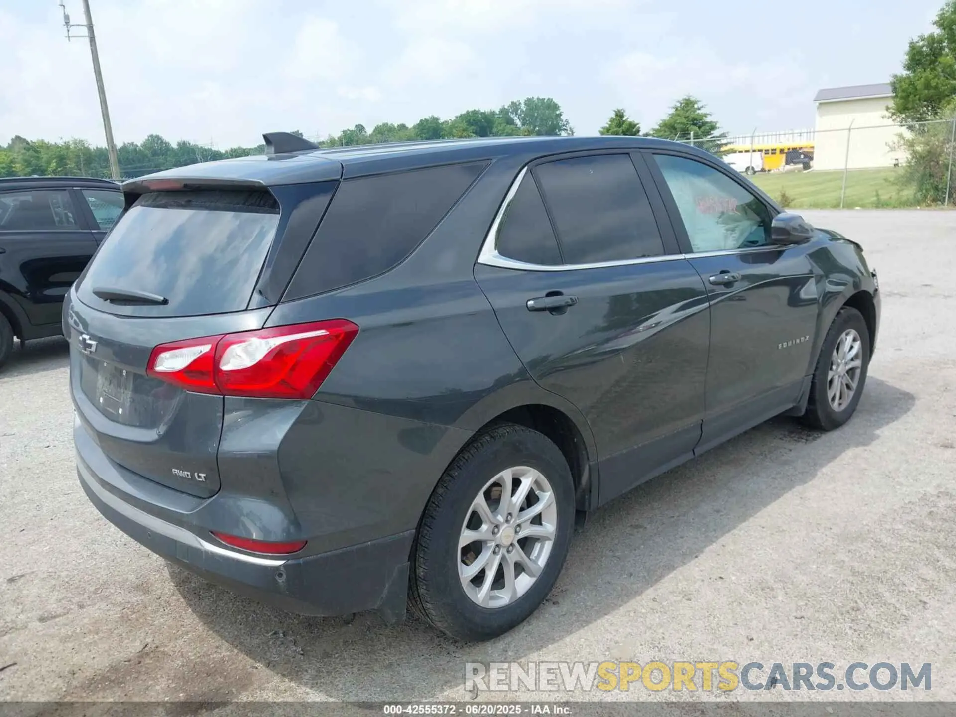 4 Photograph of a damaged car 3GNAXUEV8ML354179 CHEVROLET EQUINOX 2021