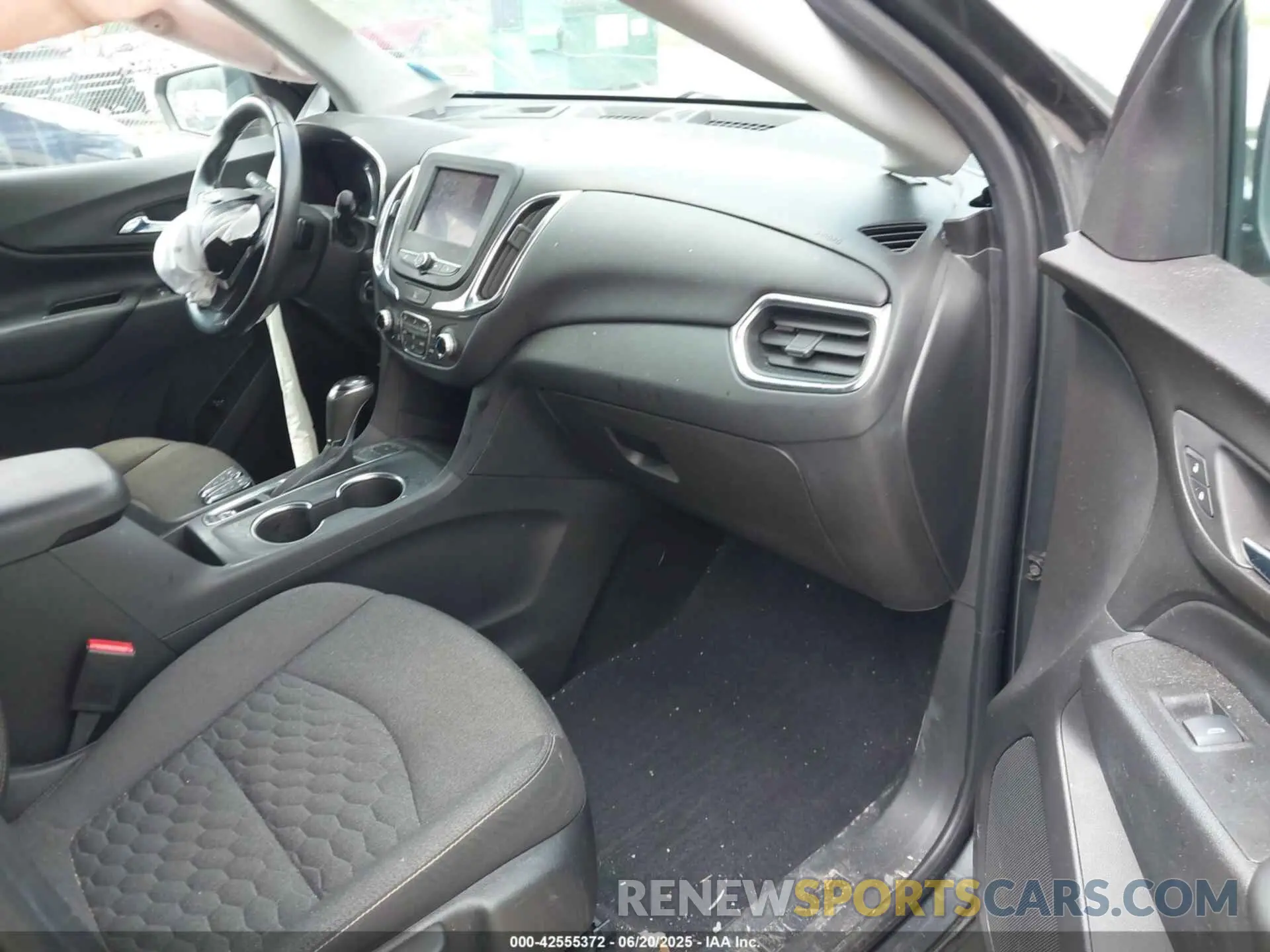 5 Photograph of a damaged car 3GNAXUEV8ML354179 CHEVROLET EQUINOX 2021