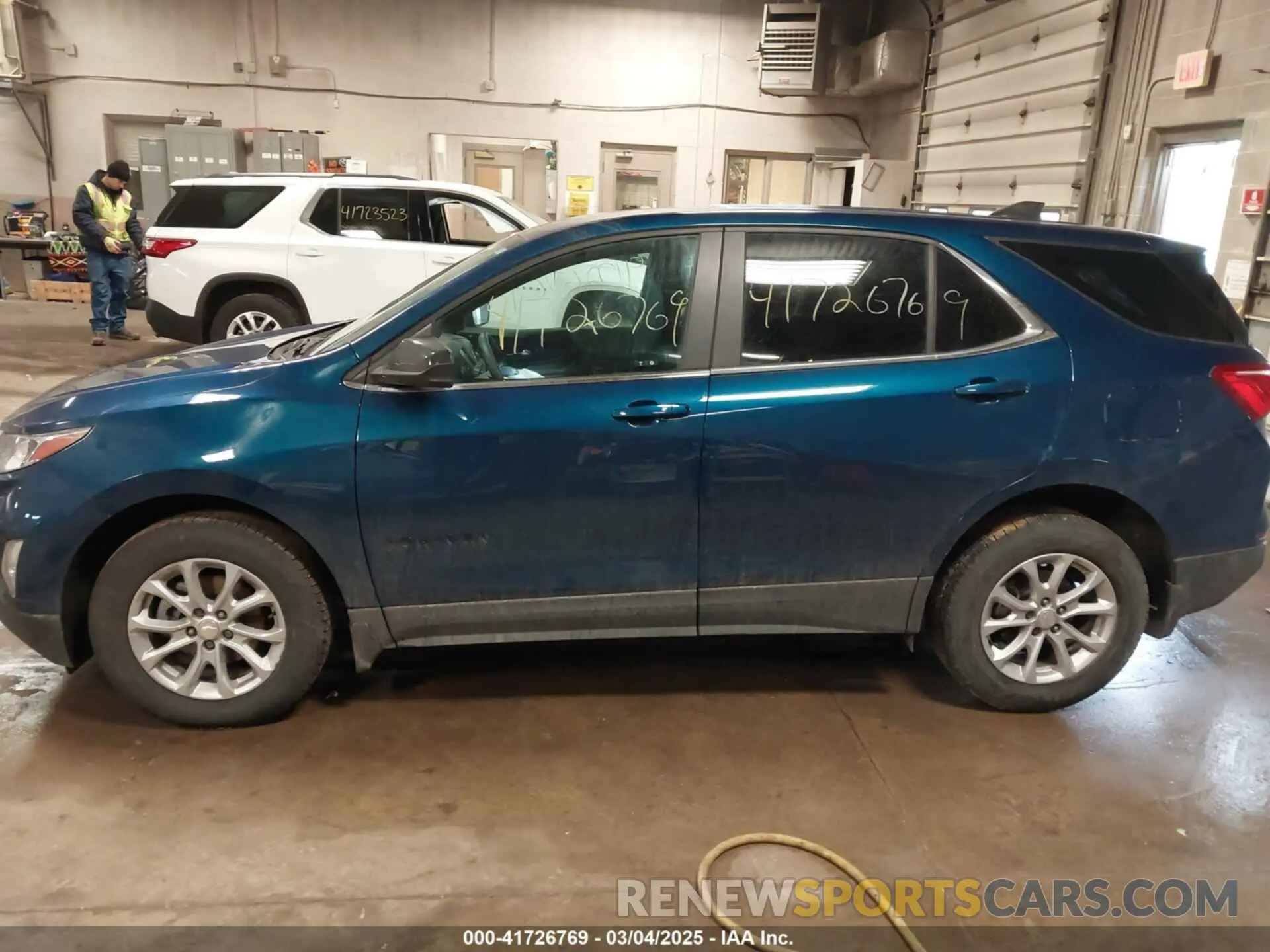 14 Photograph of a damaged car 3GNAXUEVXML362462 CHEVROLET EQUINOX 2021