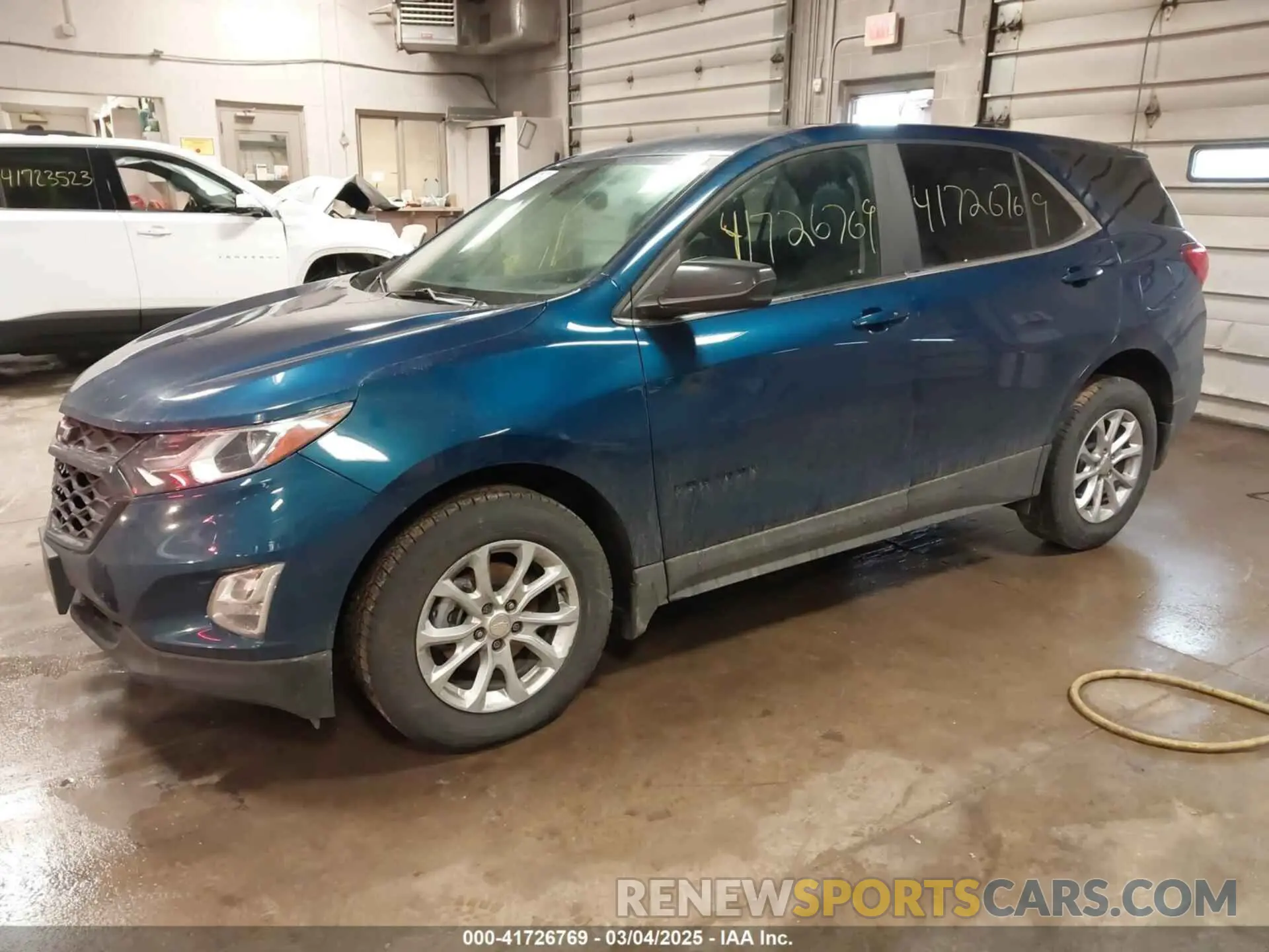 2 Photograph of a damaged car 3GNAXUEVXML362462 CHEVROLET EQUINOX 2021