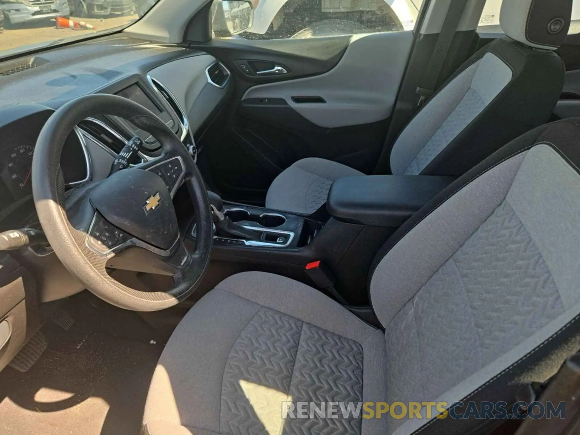 5 Photograph of a damaged car 2GNAXFEV1N6134514 CHEVROLET EQUINOX 2022