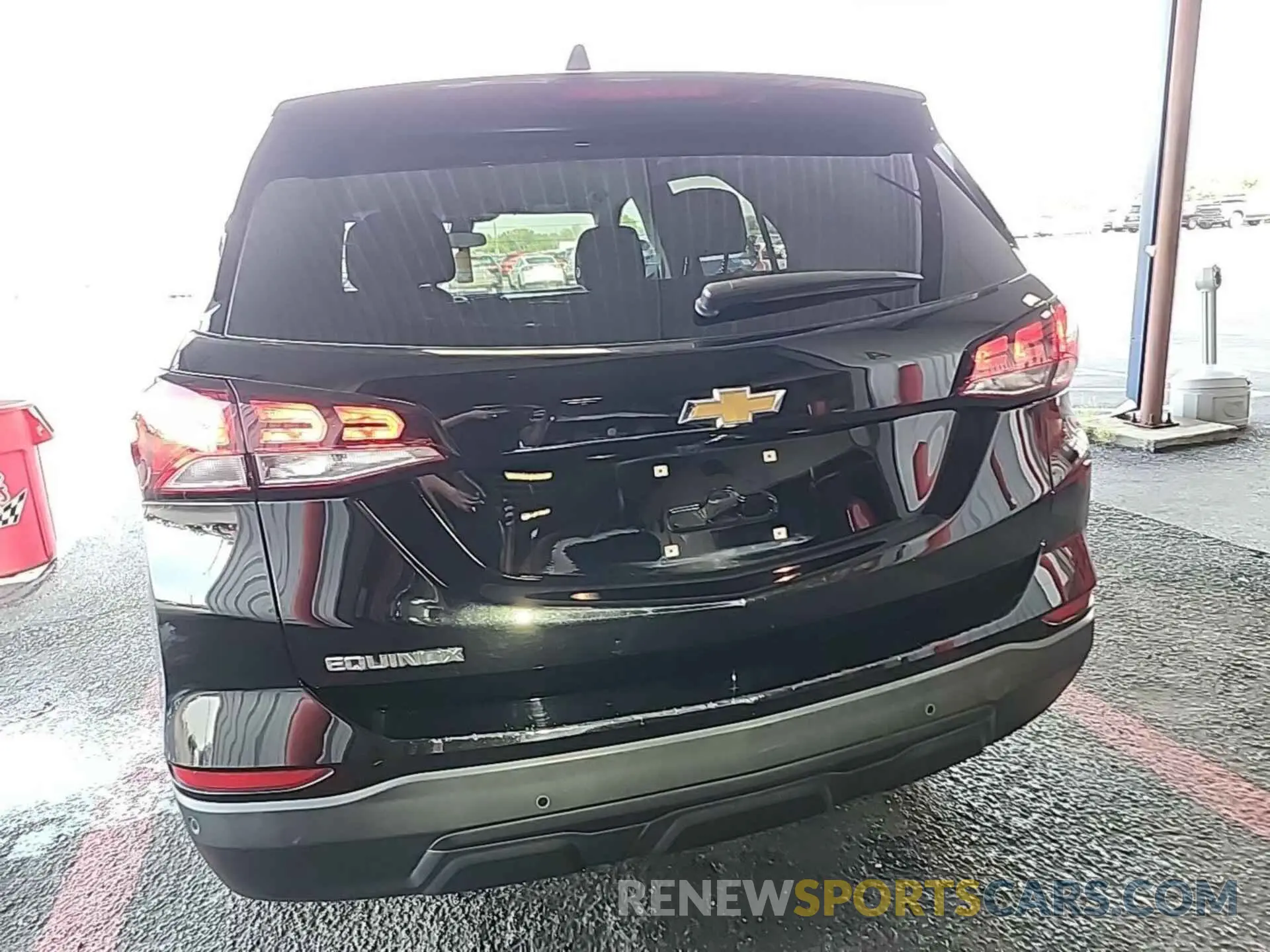 8 Photograph of a damaged car 2GNAXFEV7N6137238 CHEVROLET EQUINOX 2022