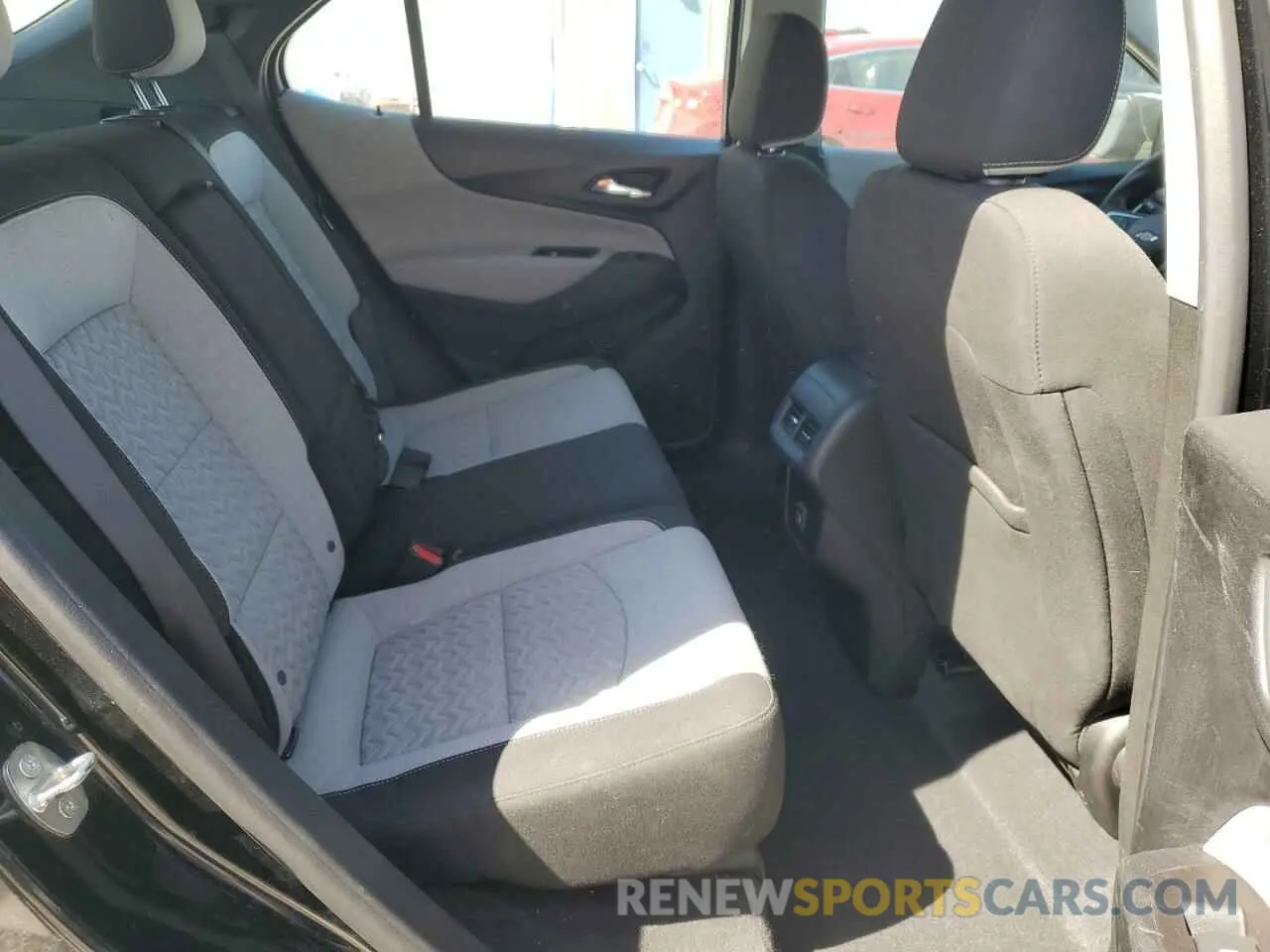 10 Photograph of a damaged car 2GNAXHEV0N6118882 CHEVROLET EQUINOX 2022