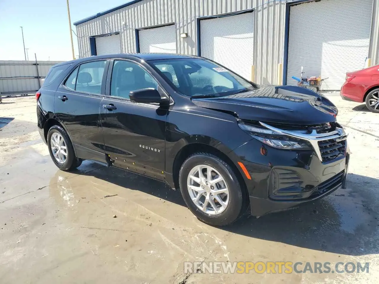 4 Photograph of a damaged car 2GNAXHEV0N6118882 CHEVROLET EQUINOX 2022