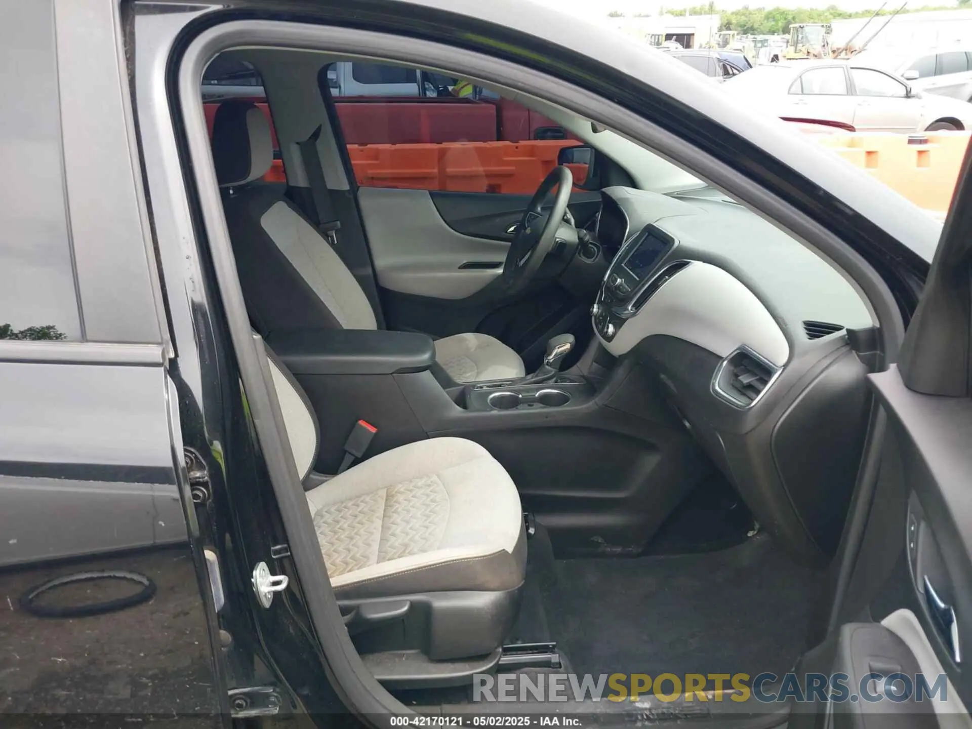 5 Photograph of a damaged car 2GNAXHEV0N6135276 CHEVROLET EQUINOX 2022