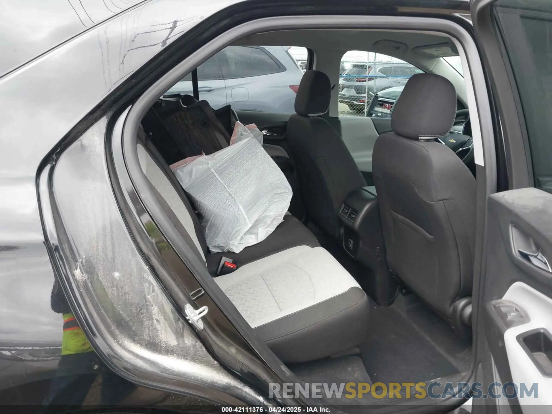 8 Photograph of a damaged car 2GNAXHEV0N6136170 CHEVROLET EQUINOX 2022