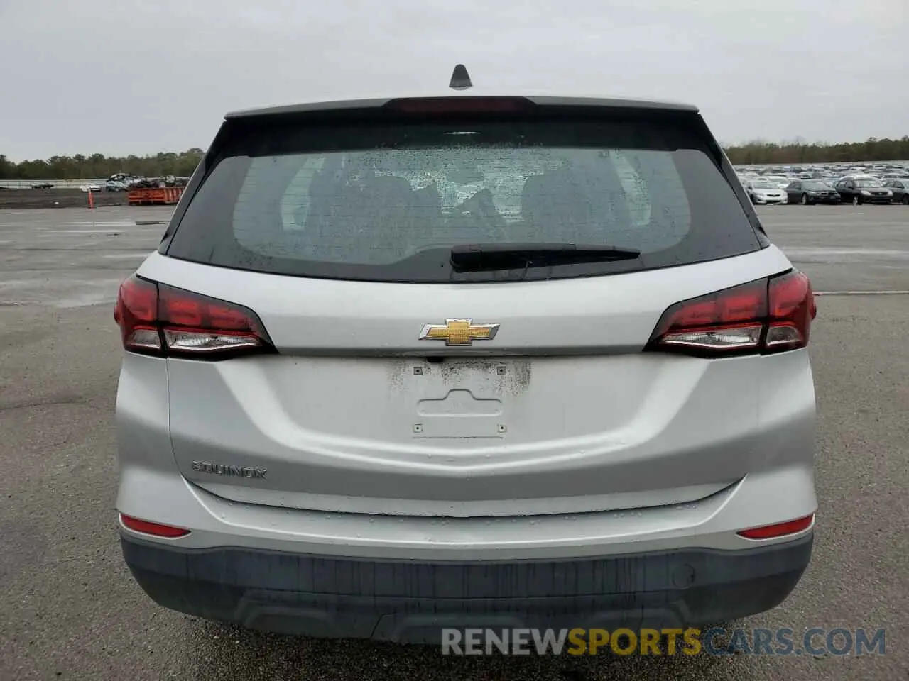 6 Photograph of a damaged car 2GNAXHEV7N6123464 CHEVROLET EQUINOX 2022