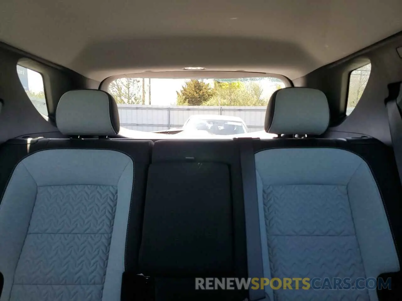 10 Photograph of a damaged car 2GNAXHEV7N6131936 CHEVROLET EQUINOX 2022