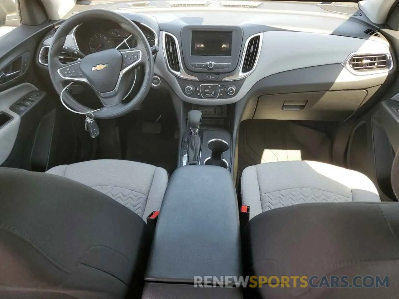 8 Photograph of a damaged car 2GNAXHEV7N6131936 CHEVROLET EQUINOX 2022