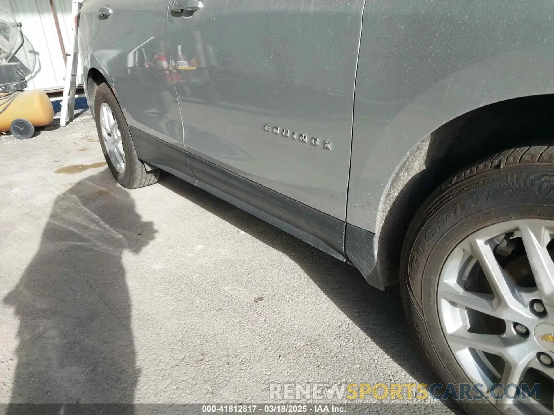 19 Photograph of a damaged car 2GNAXJEV3N6134646 CHEVROLET EQUINOX 2022
