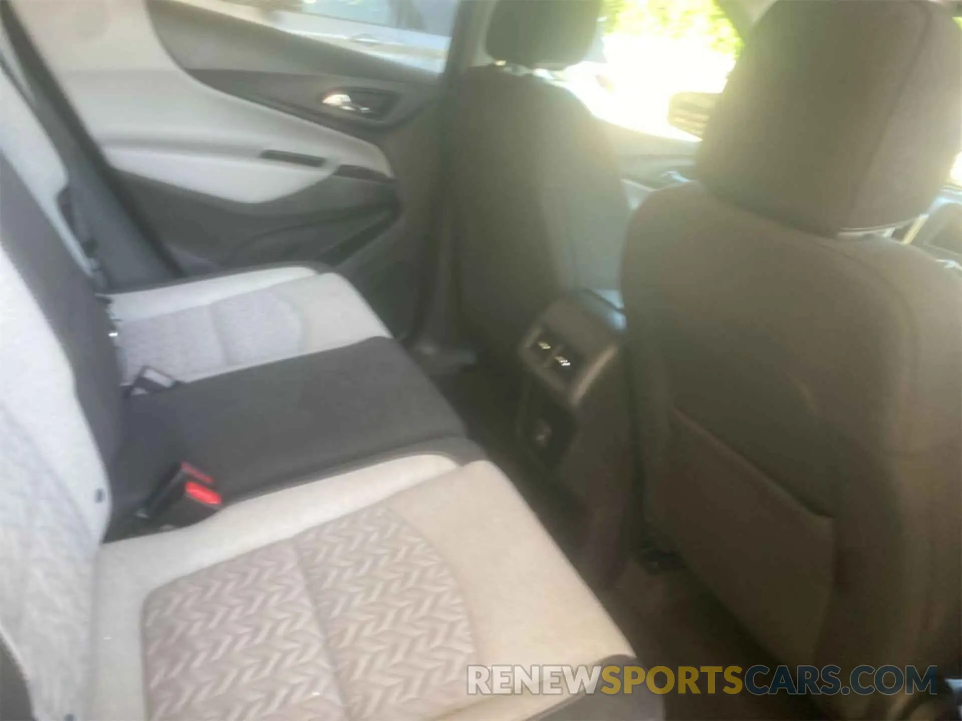 4 Фотография поврежденного автомобиля 2GNAXJEV5N6110445 CHEVROLET EQUINOX 2022