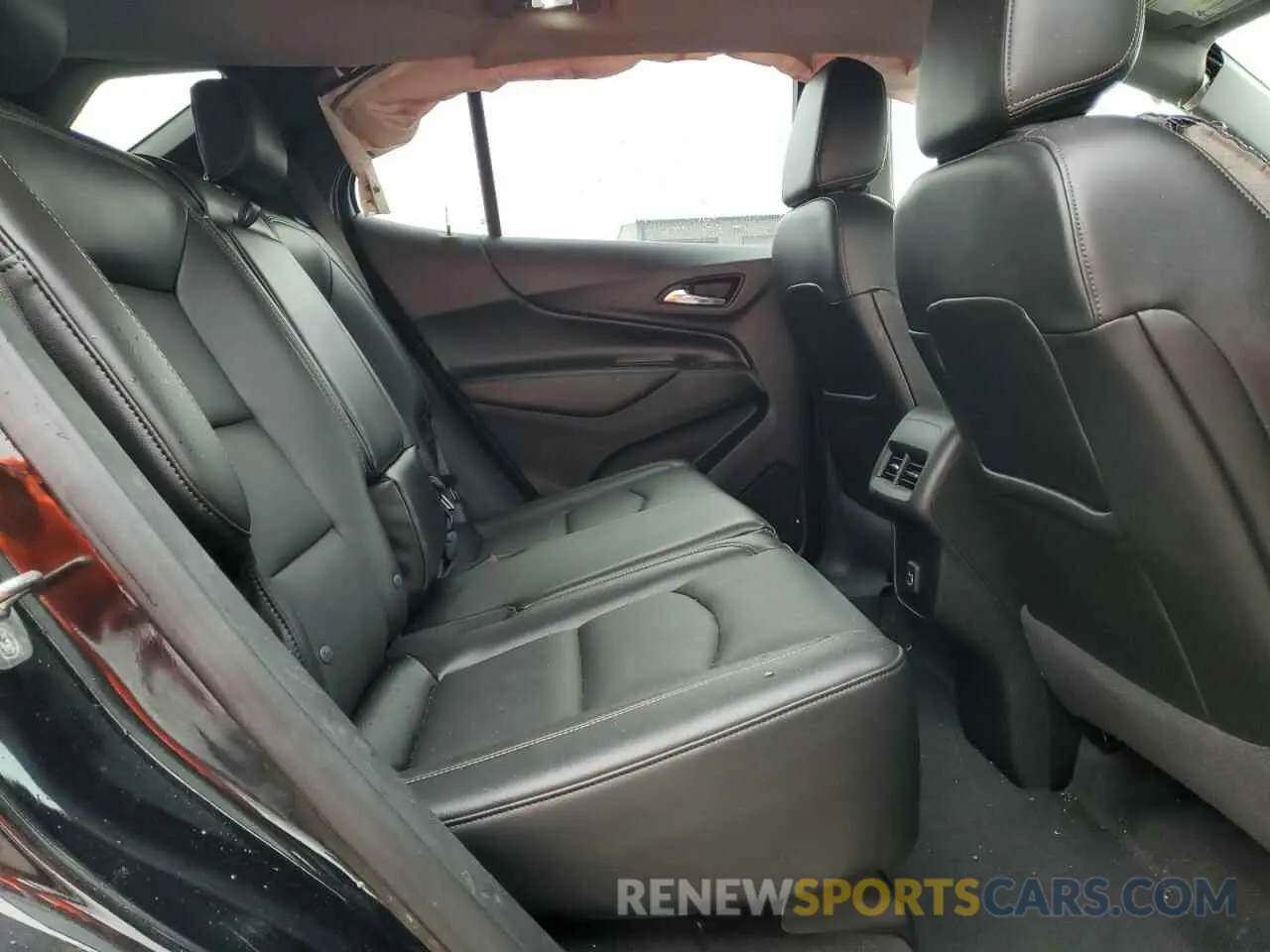 11 Photograph of a damaged car 2GNAXJEV7N6118188 CHEVROLET EQUINOX 2022
