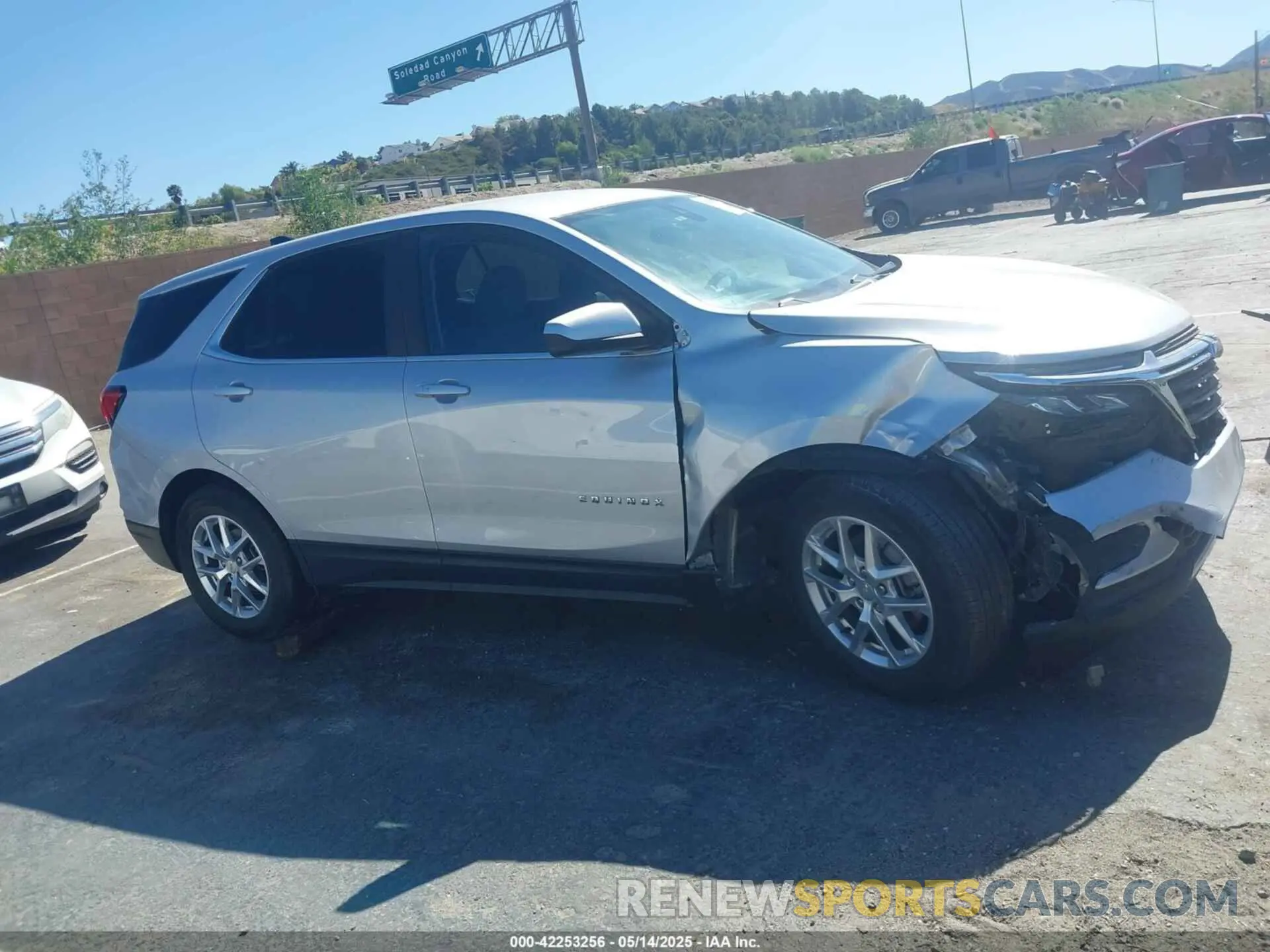 14 Photograph of a damaged car 2GNAXJEV7N6140109 CHEVROLET EQUINOX 2022
