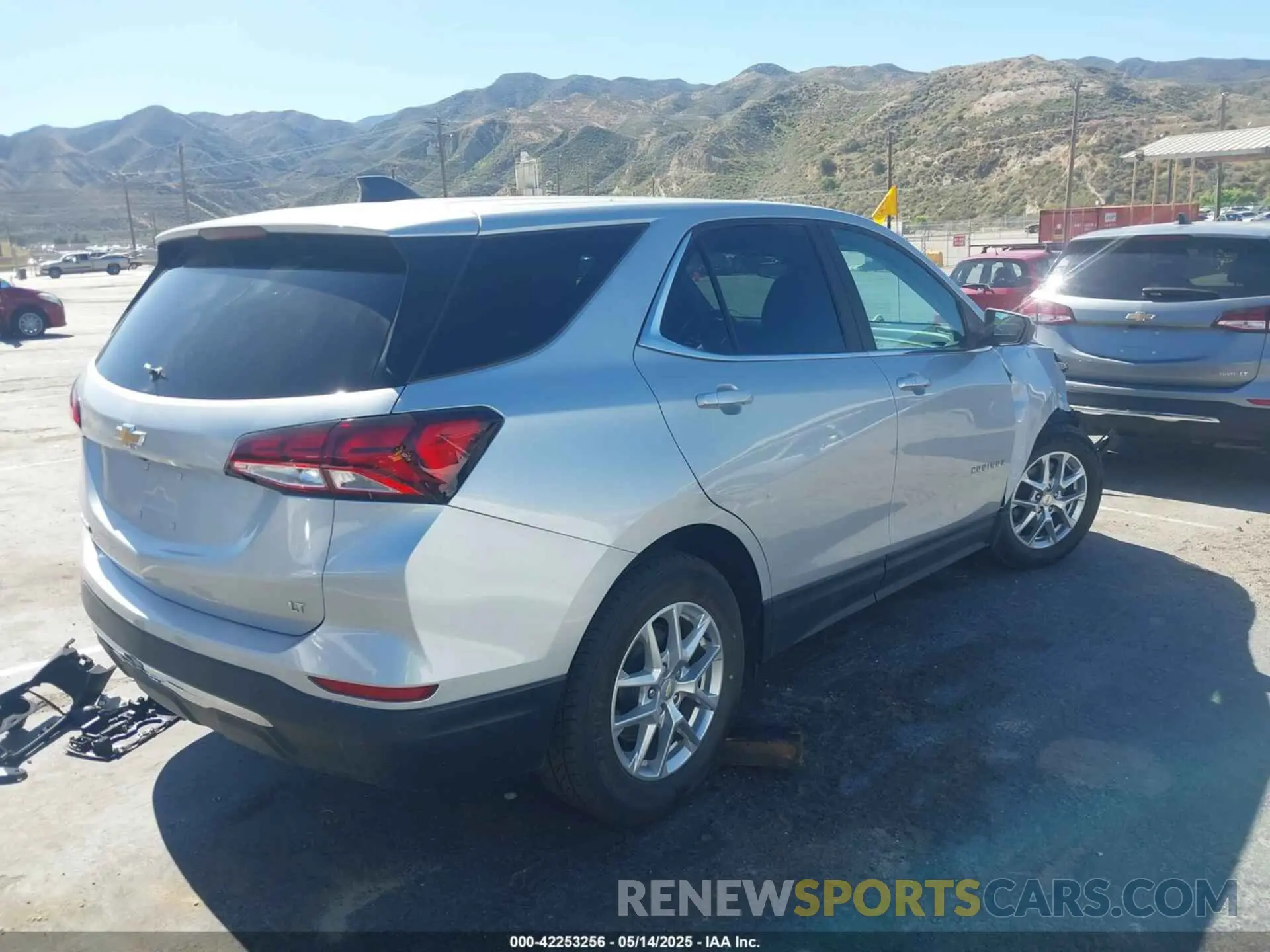 4 Photograph of a damaged car 2GNAXJEV7N6140109 CHEVROLET EQUINOX 2022