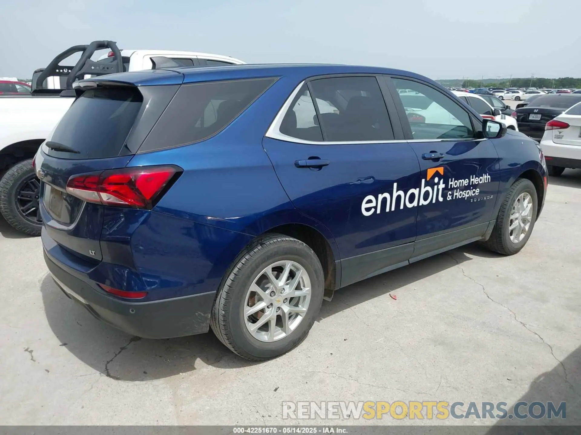 4 Photograph of a damaged car 2GNAXJEV9N6126437 CHEVROLET EQUINOX 2022