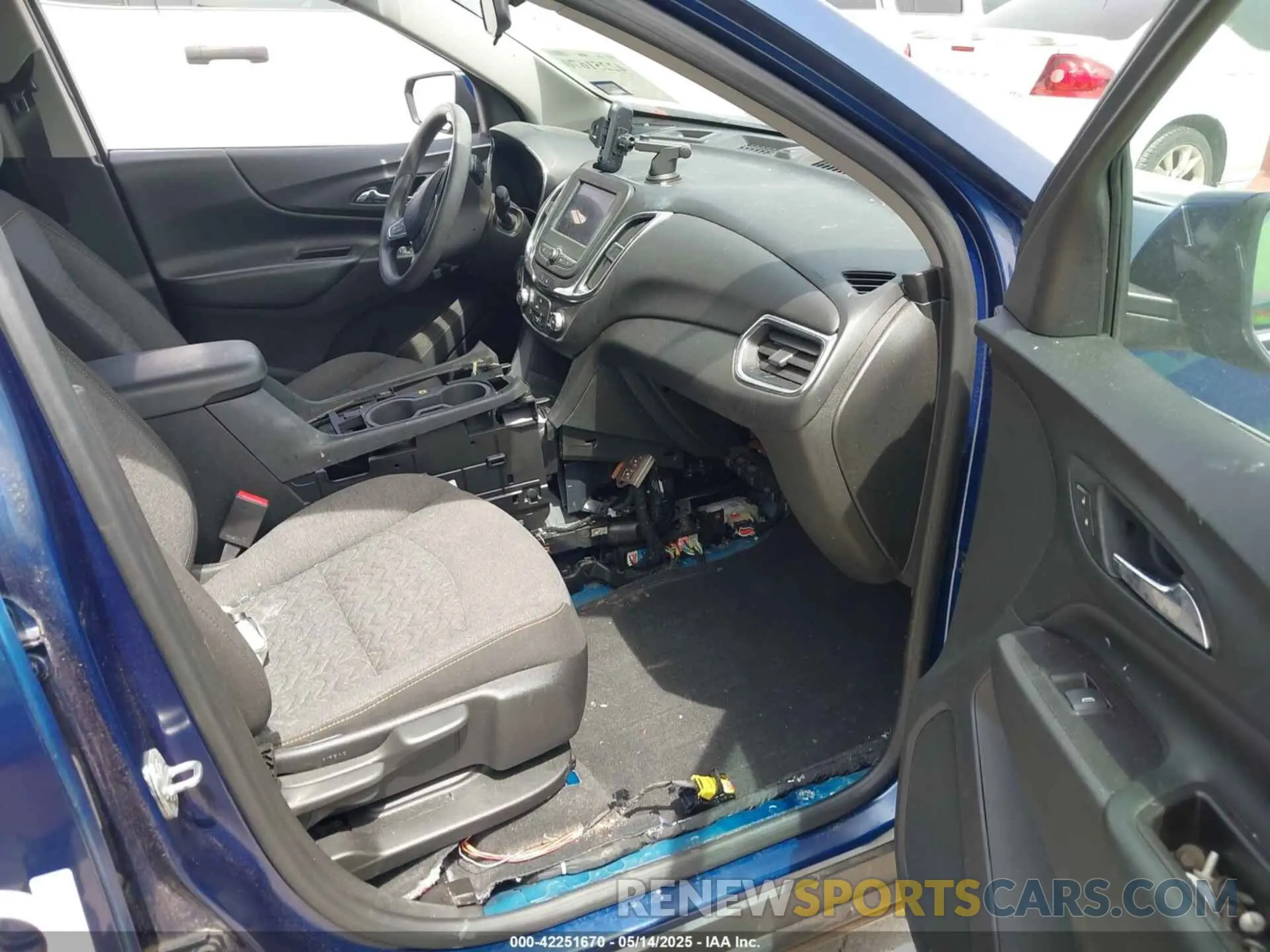 5 Photograph of a damaged car 2GNAXJEV9N6126437 CHEVROLET EQUINOX 2022