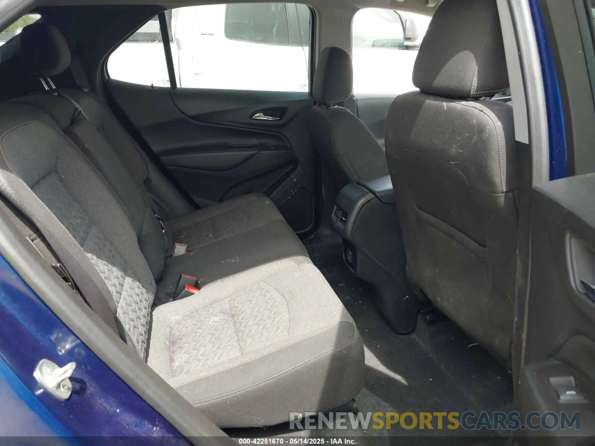 8 Photograph of a damaged car 2GNAXJEV9N6126437 CHEVROLET EQUINOX 2022